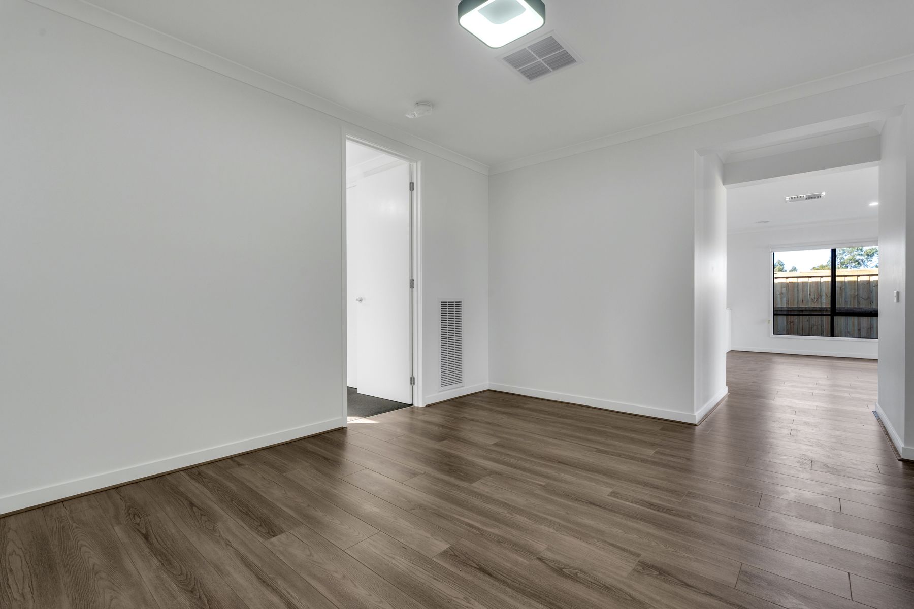 12 Aviemore Street — photo 9 of 21