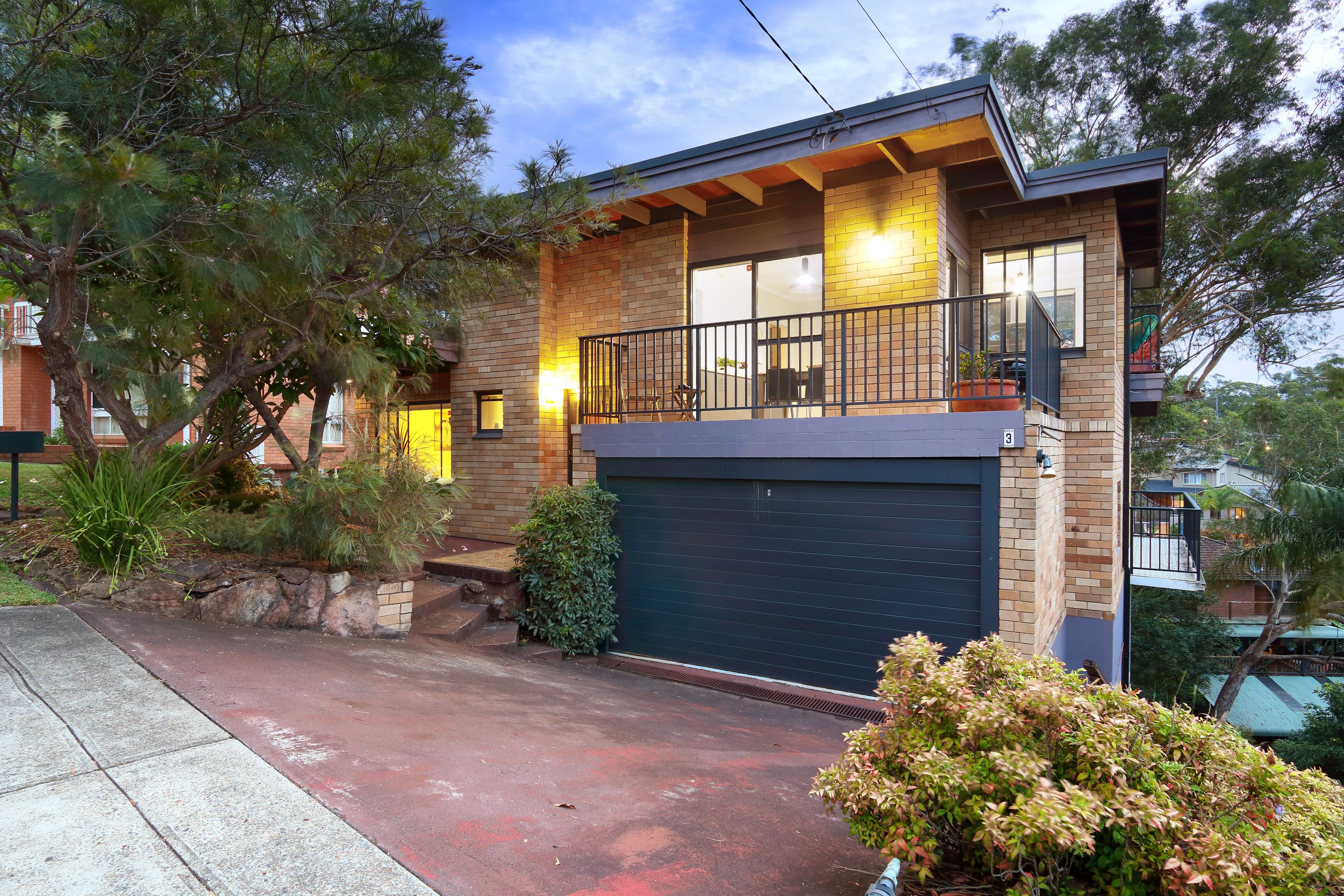 33 Allwood Crescent, Lugarno, NSW 2210