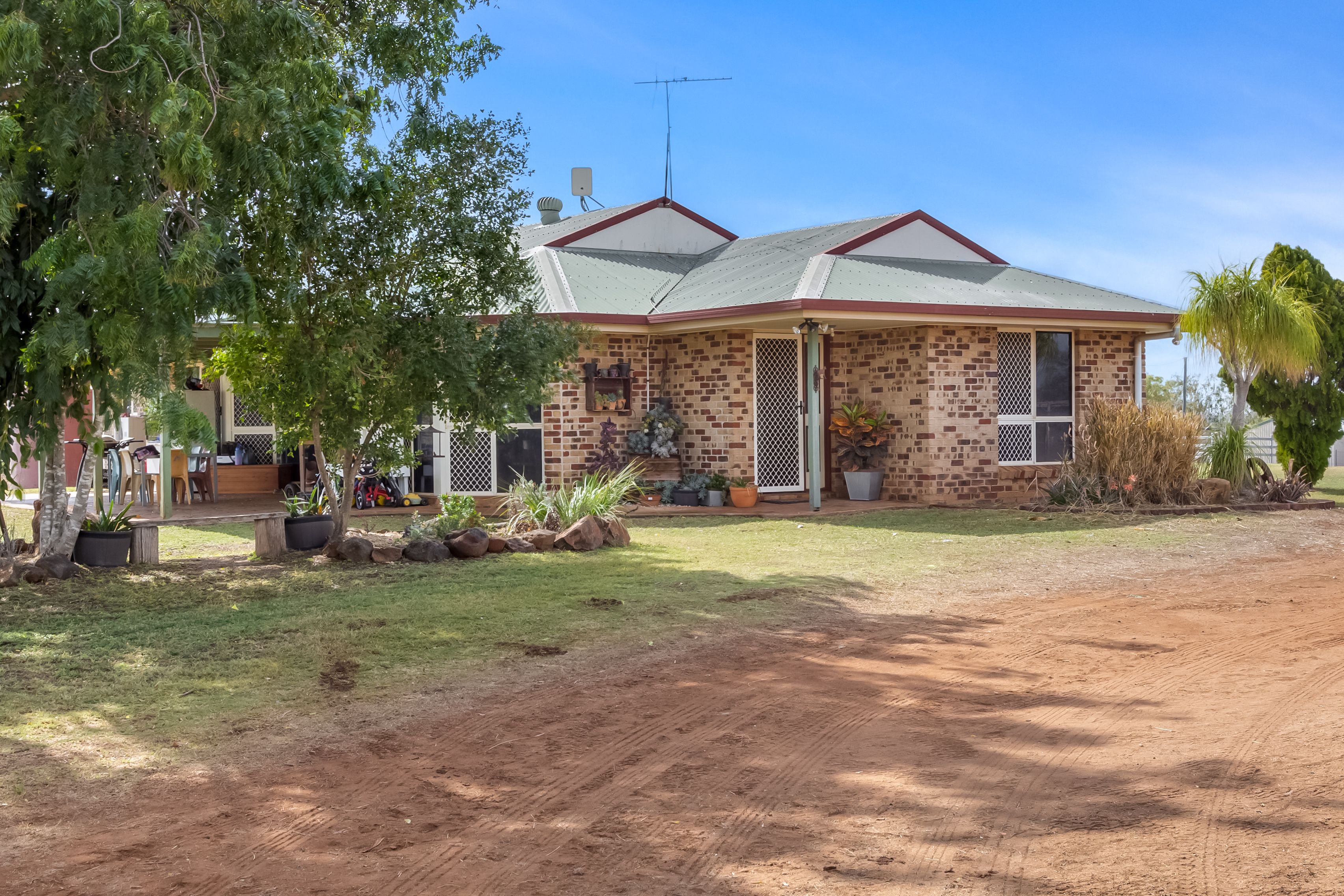16 Brown Close, Gracemere, QLD 4702