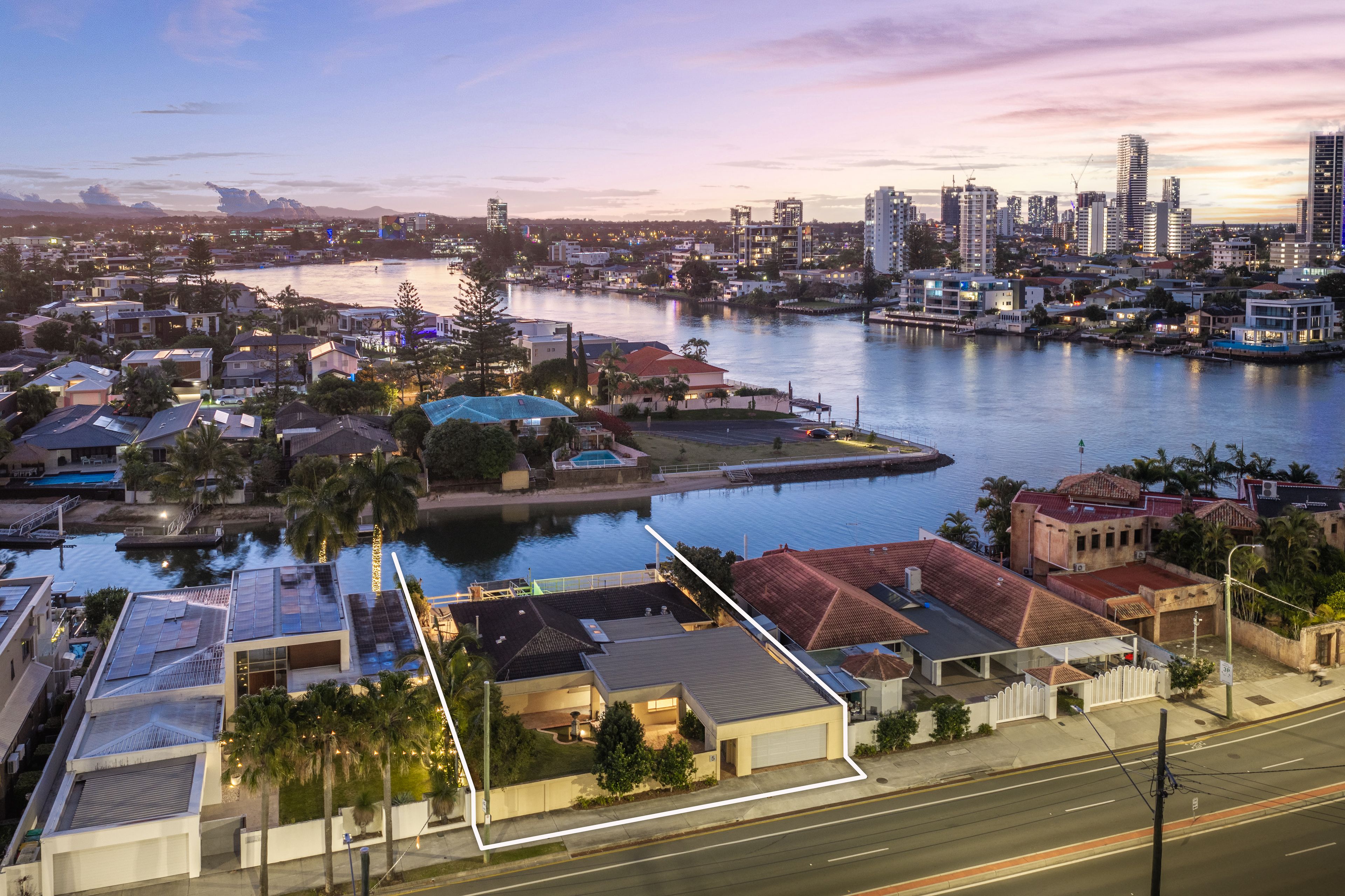 5 Via Roma, Isle Of Capri, QLD 4217