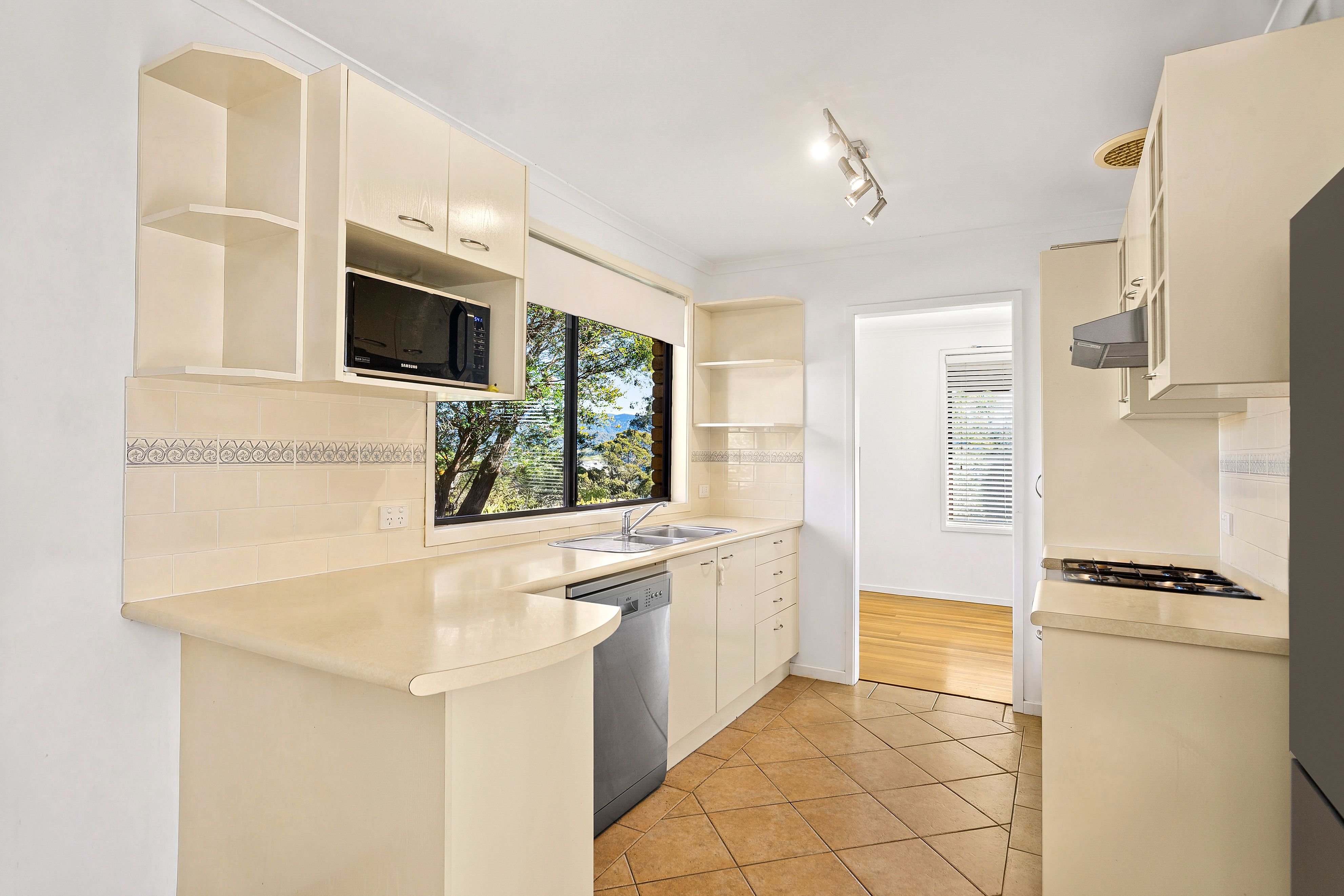 2 Premier Drive, Albion Park, NSW 2527