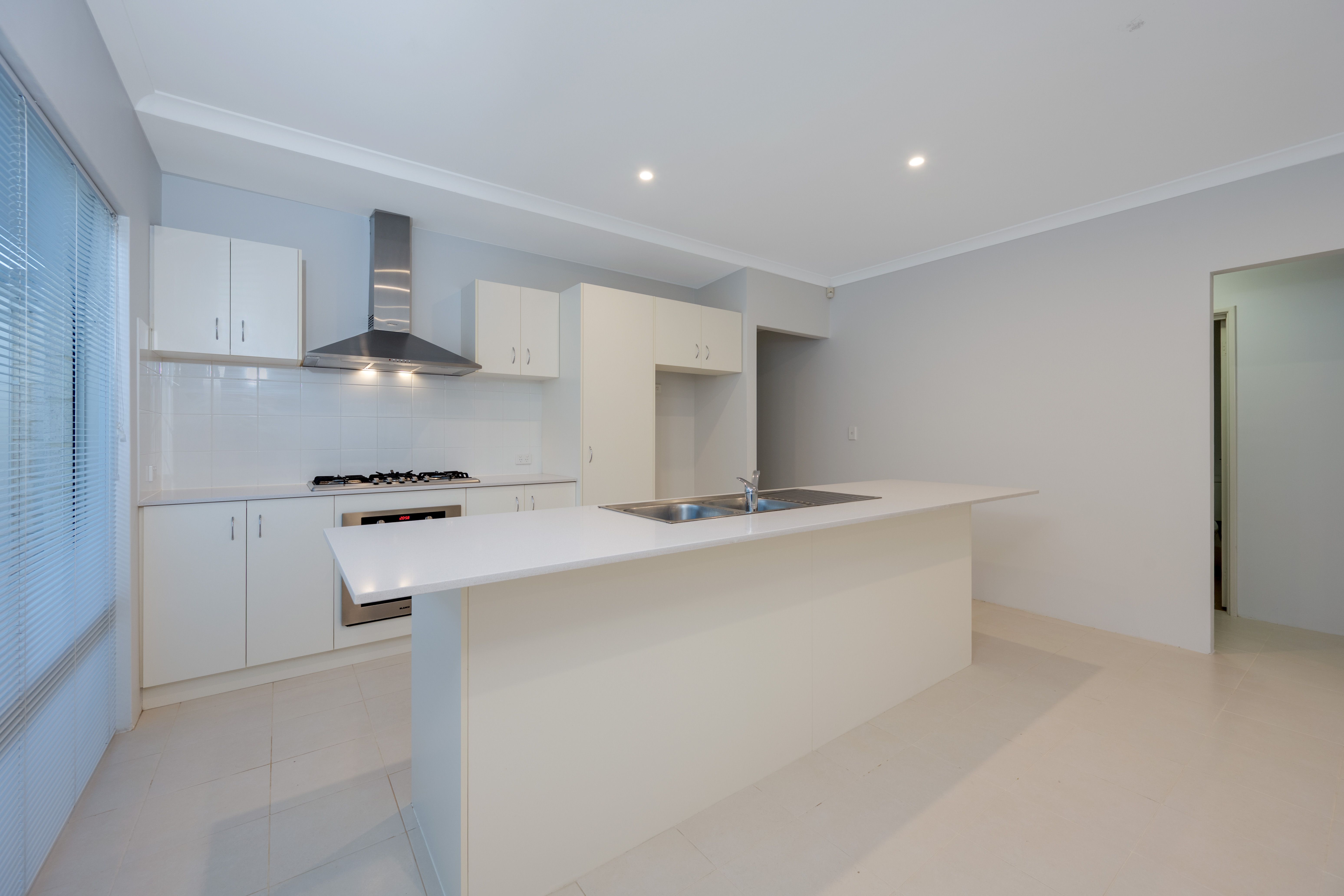 41 Oakbank Crescent — photo 5 of 25