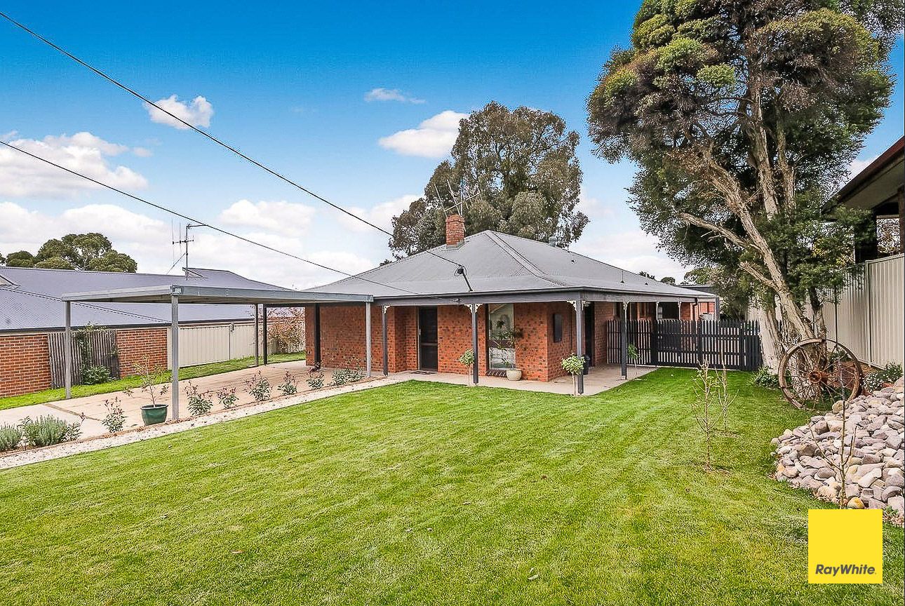 11 Button Street, Strathdale VIC 3550