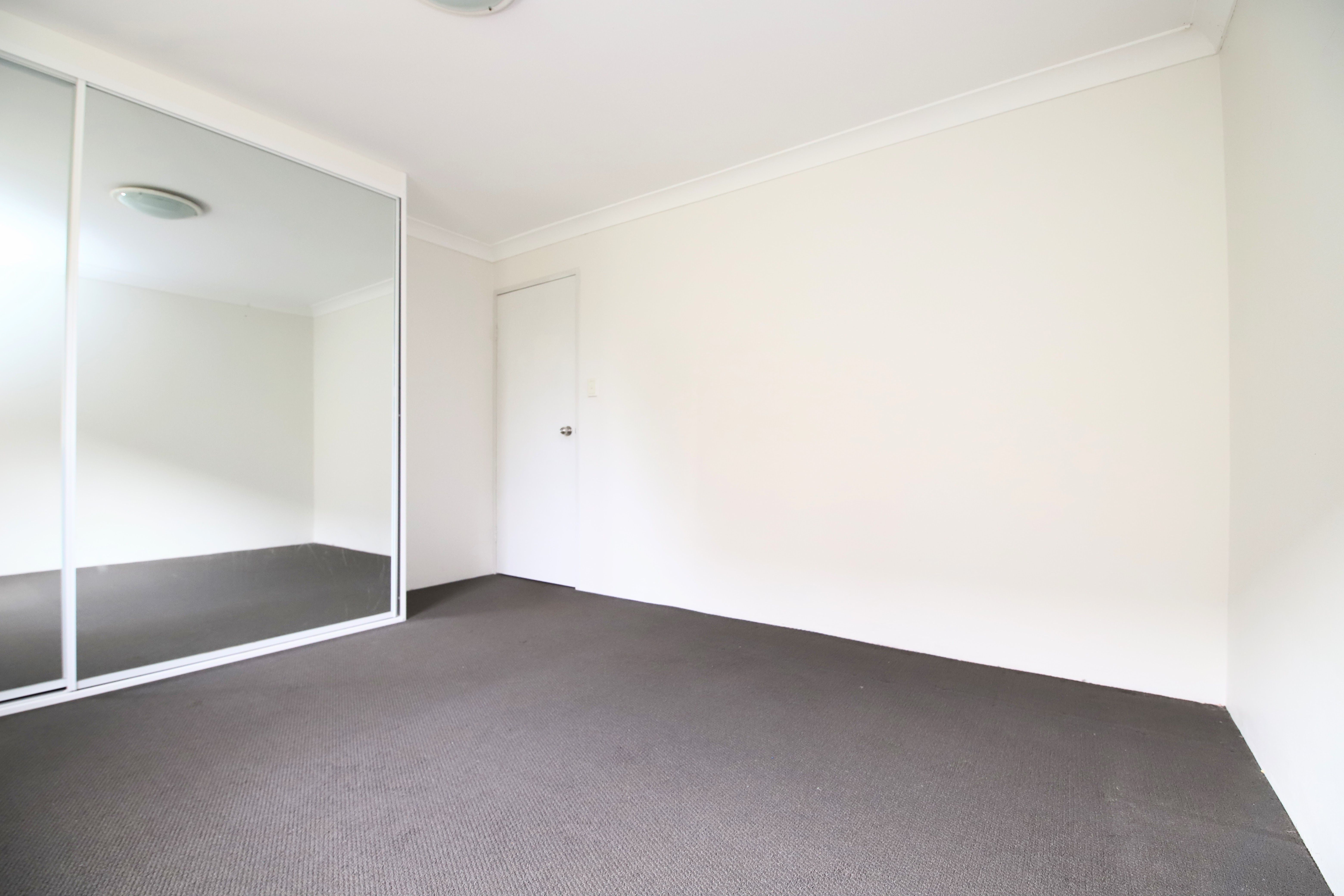 21/142-144 Meredith Street — photo 4 of 9
