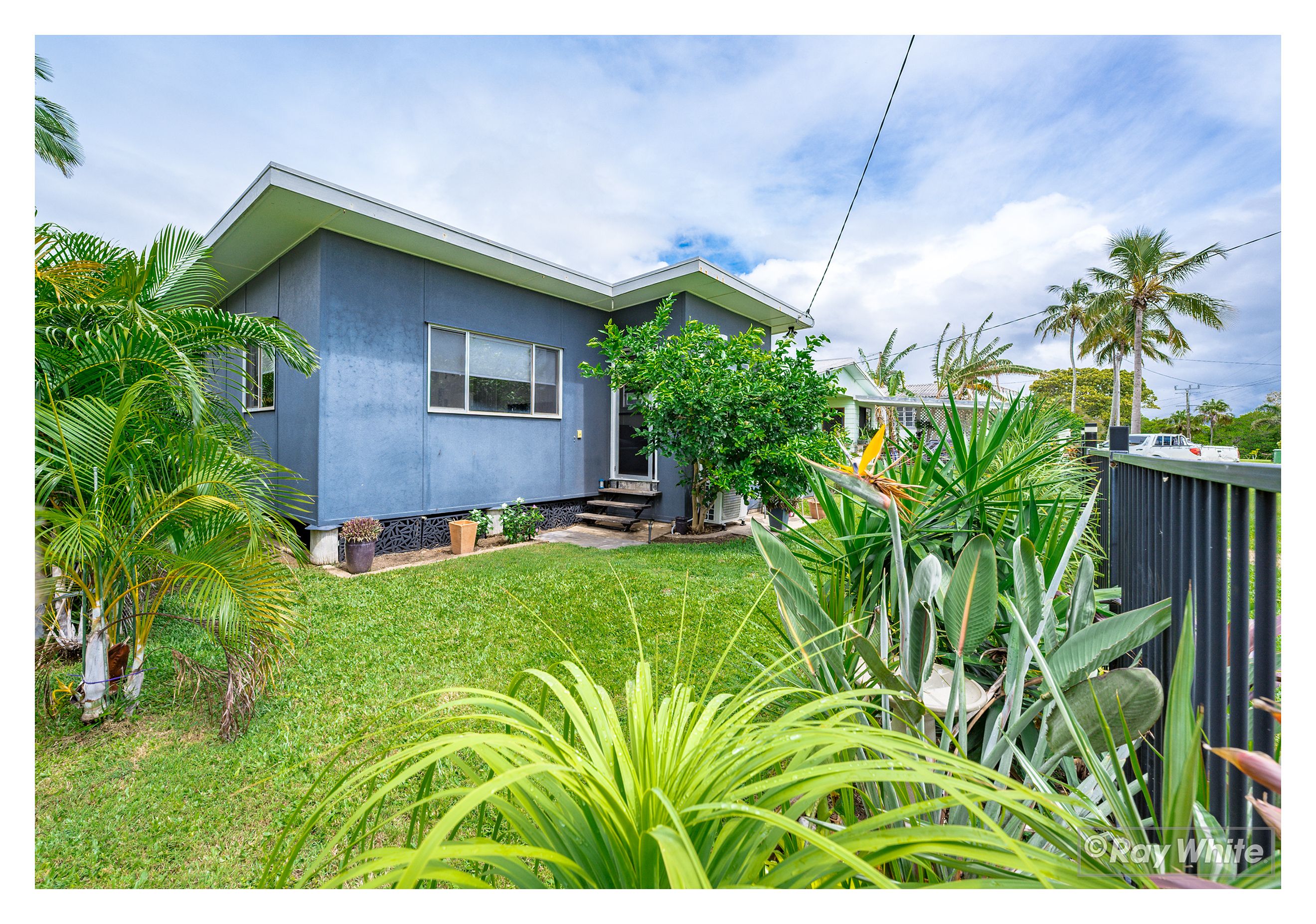 8 Meadow Street, Keppel Sands QLD 4702