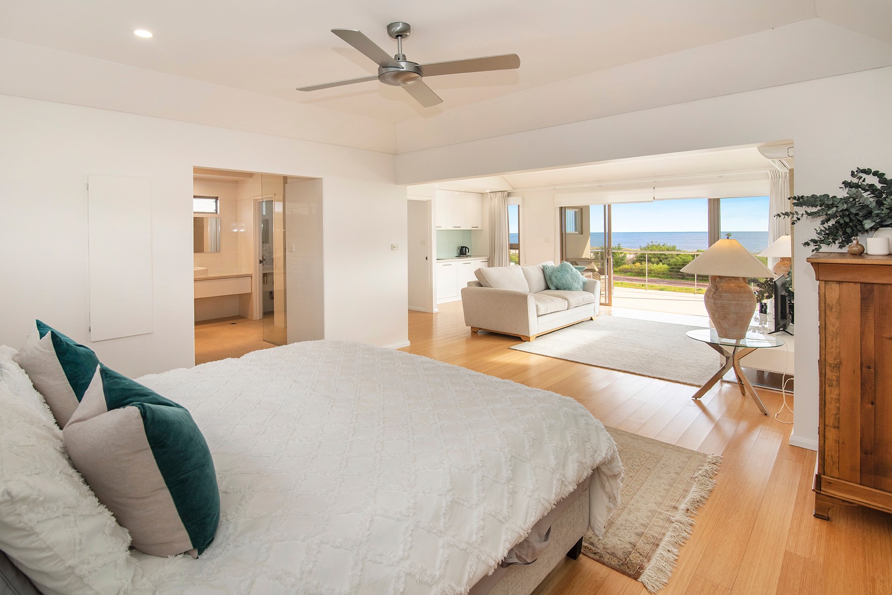 950c Geographe Bay Road, Geographe, WA 6280