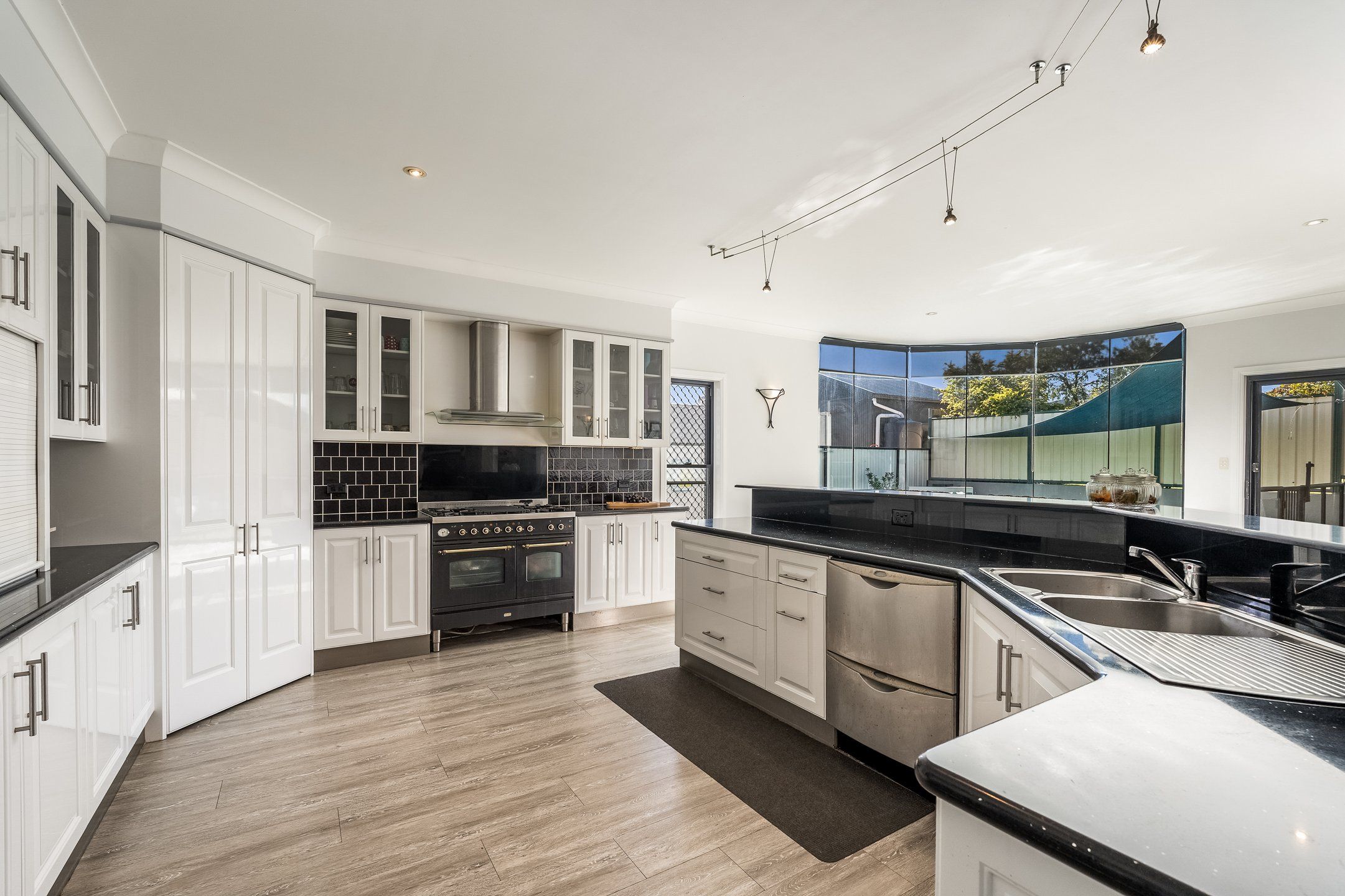 8 Rosolen Lane — photo 3 of 27