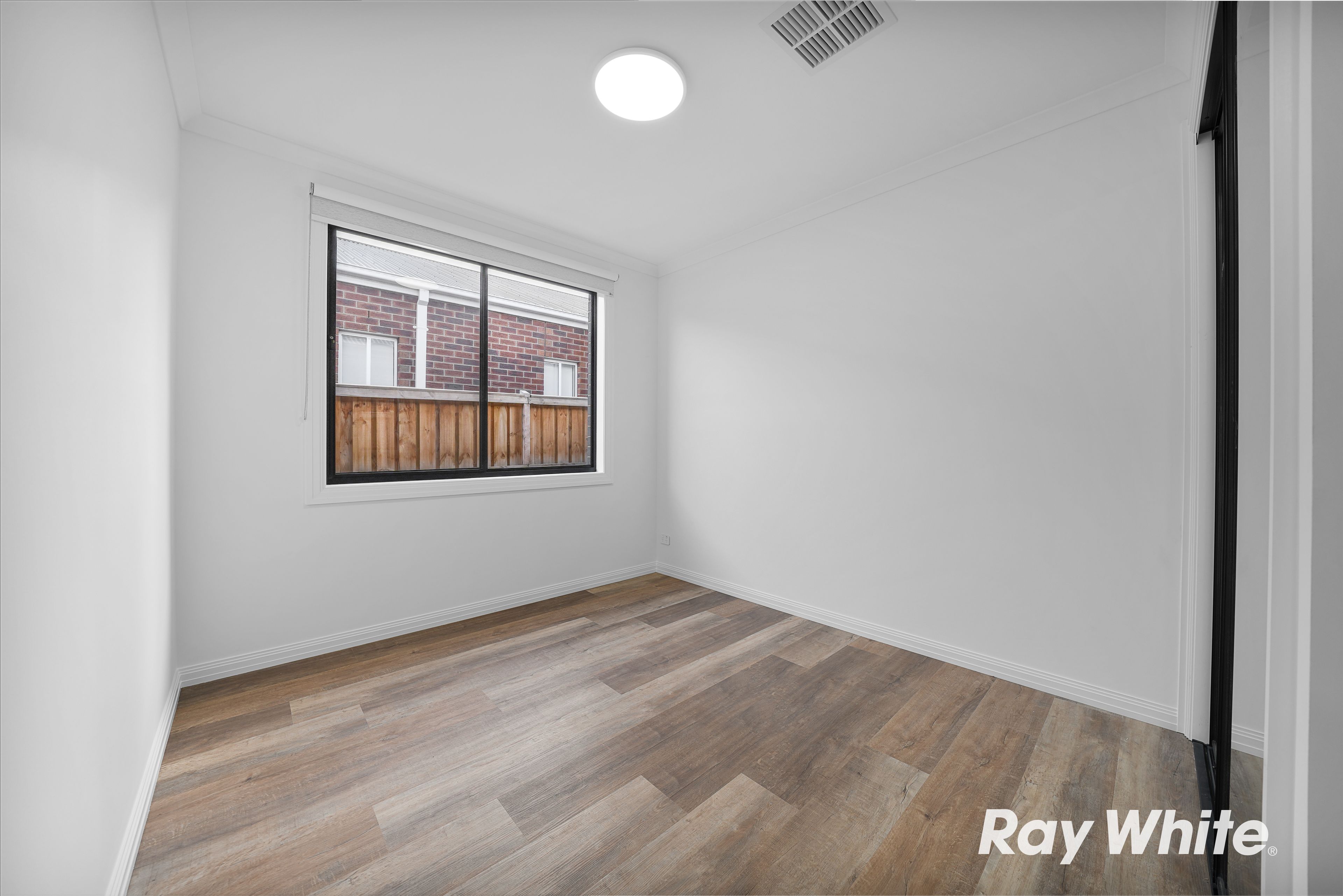 15 Kilarnie Boulevard — photo 13 of 26