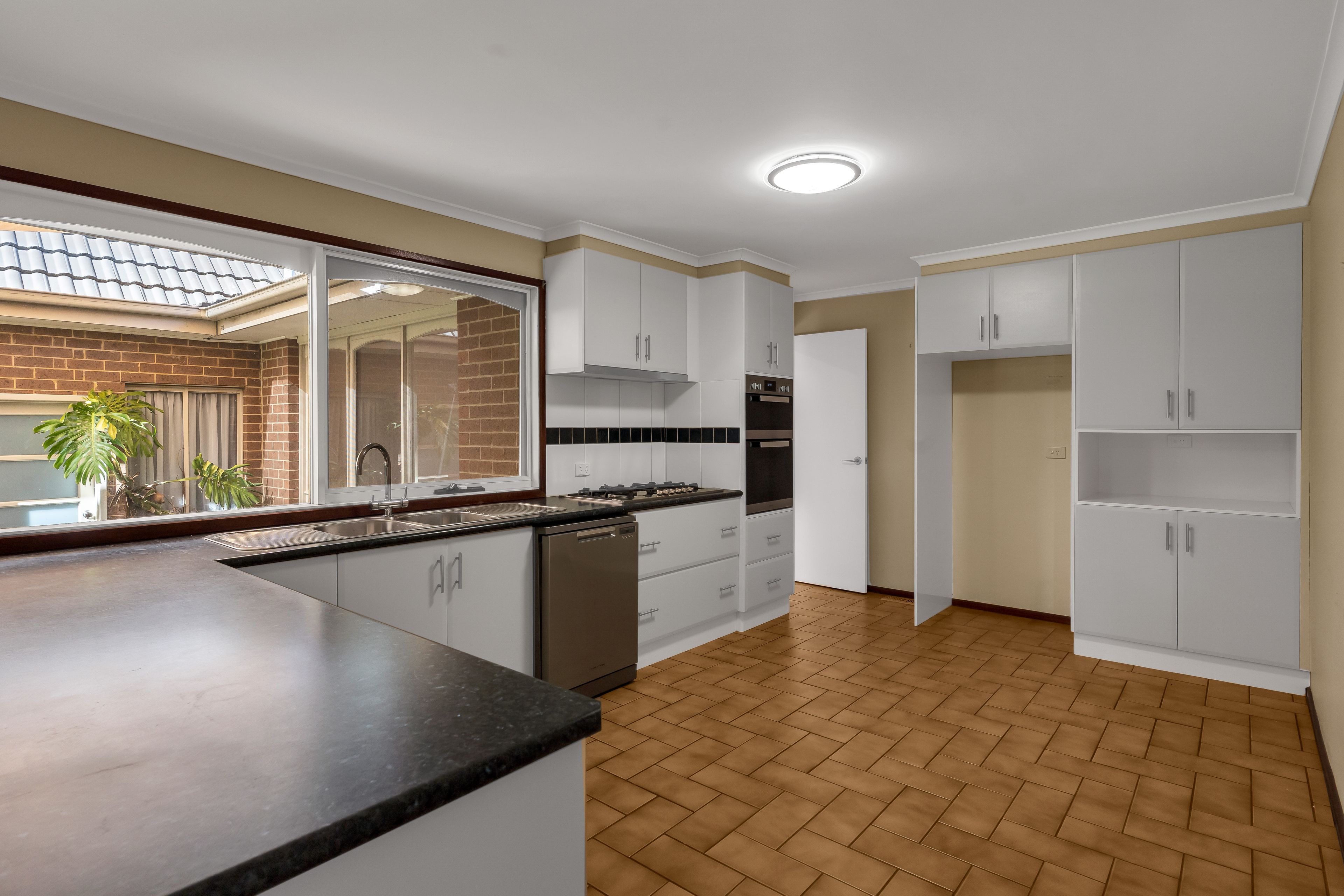 14 Wimmera Court — photo 4 of 10