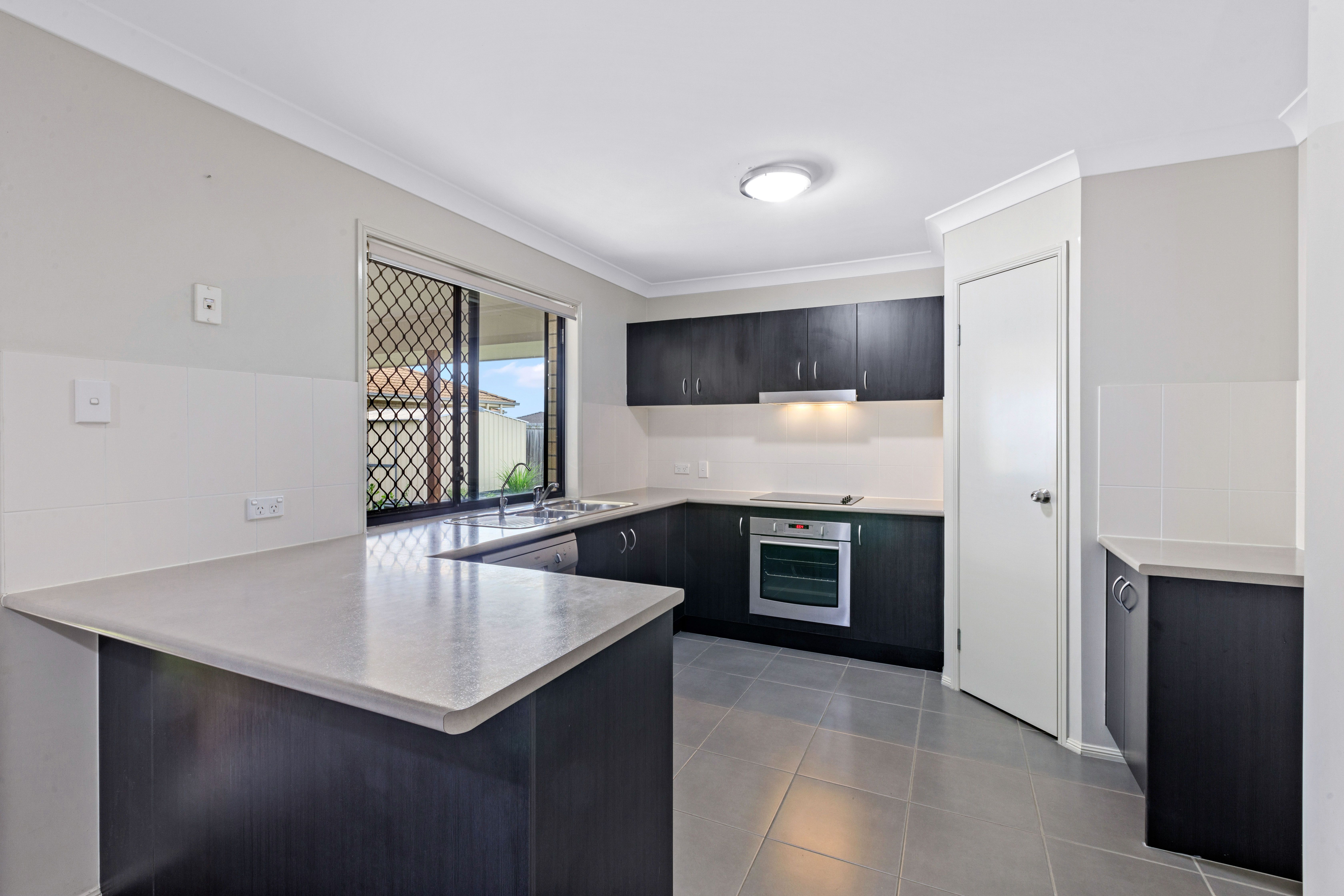 37 Barcombe Drive, Berrinba, QLD 4117