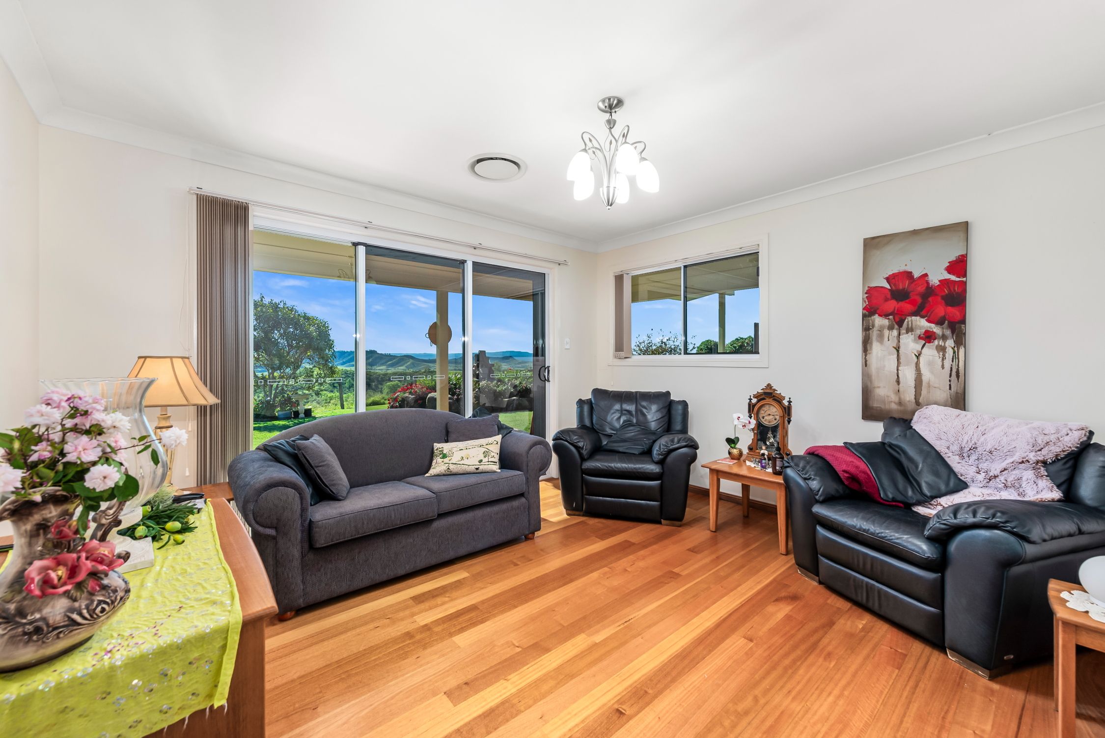 "Mount Whitestone Paradise" 'Mount Whitestone Paradise' 197 Dry Gully