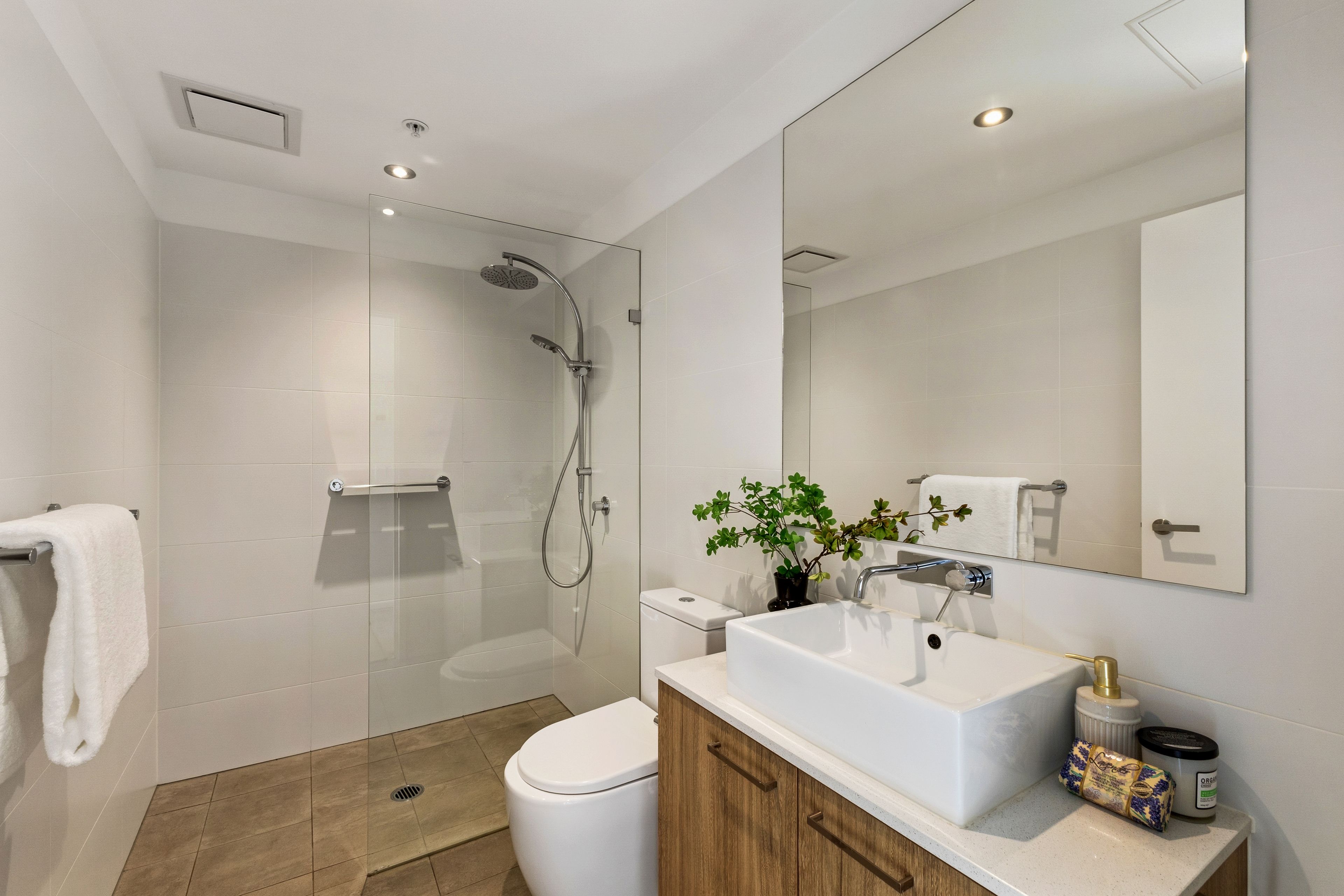 1107/180 Franklin Street — photo 15 of 27