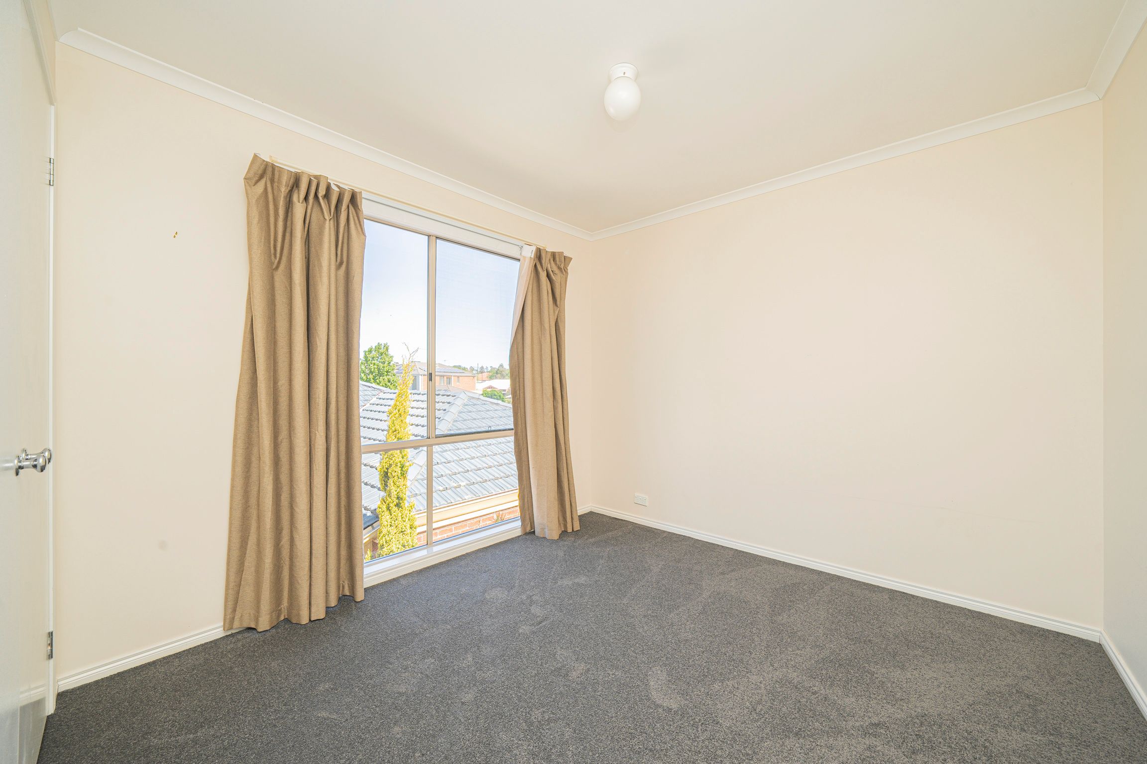 10 Lowanna Street — photo 11 of 17
