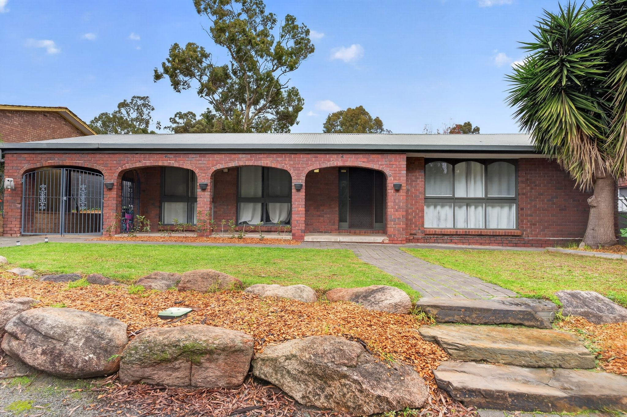 2 Birkdale Close — photo 3 of 24