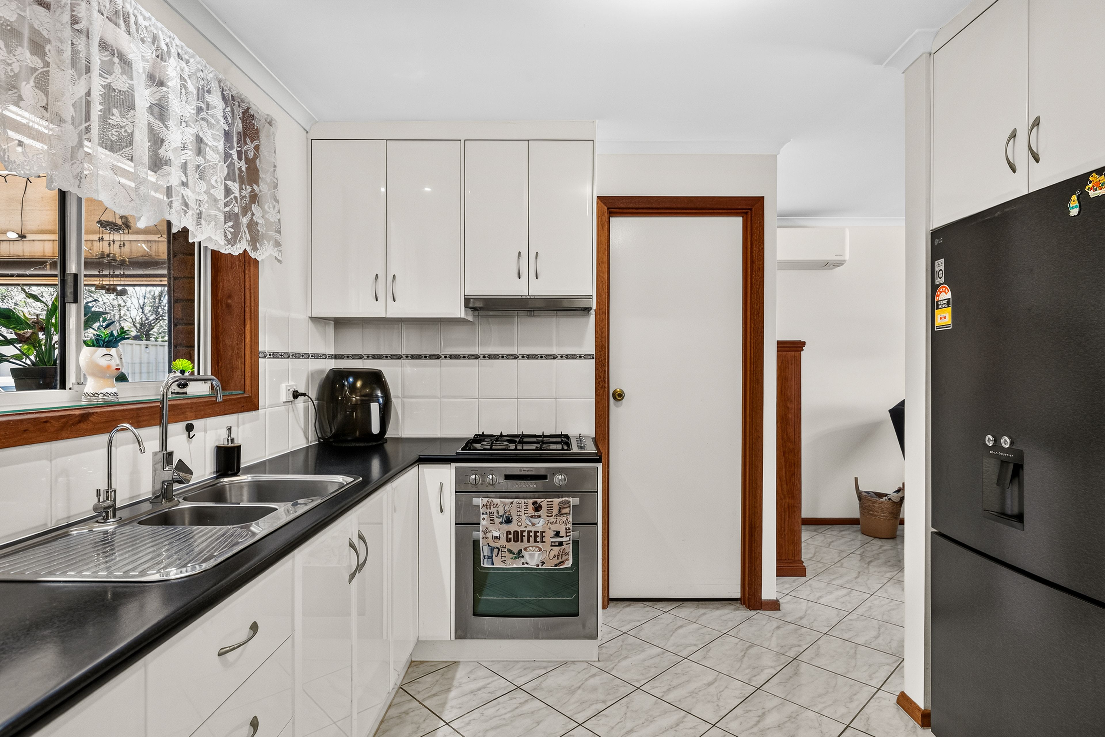 1 Melanie Court — photo 3 of 25