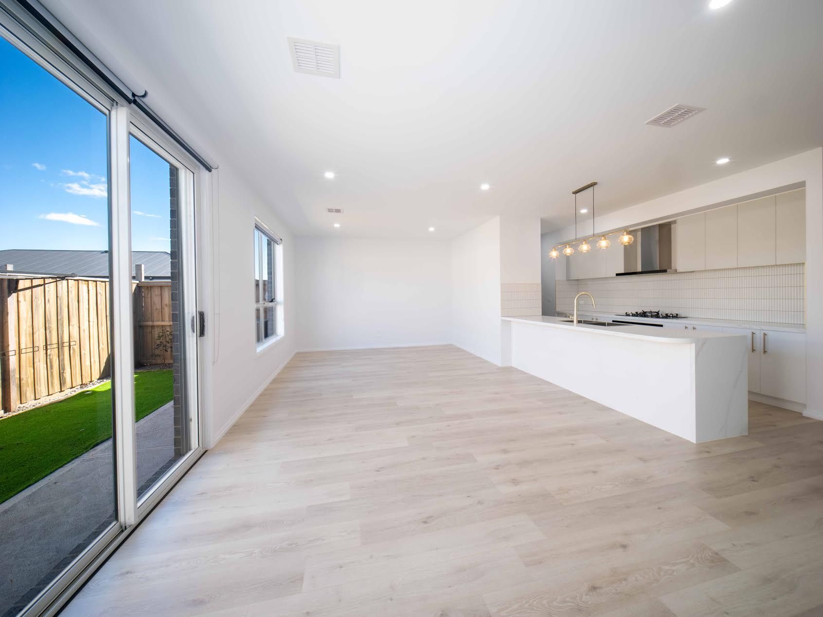 10 Swilk Crescent — photo 3 of 11