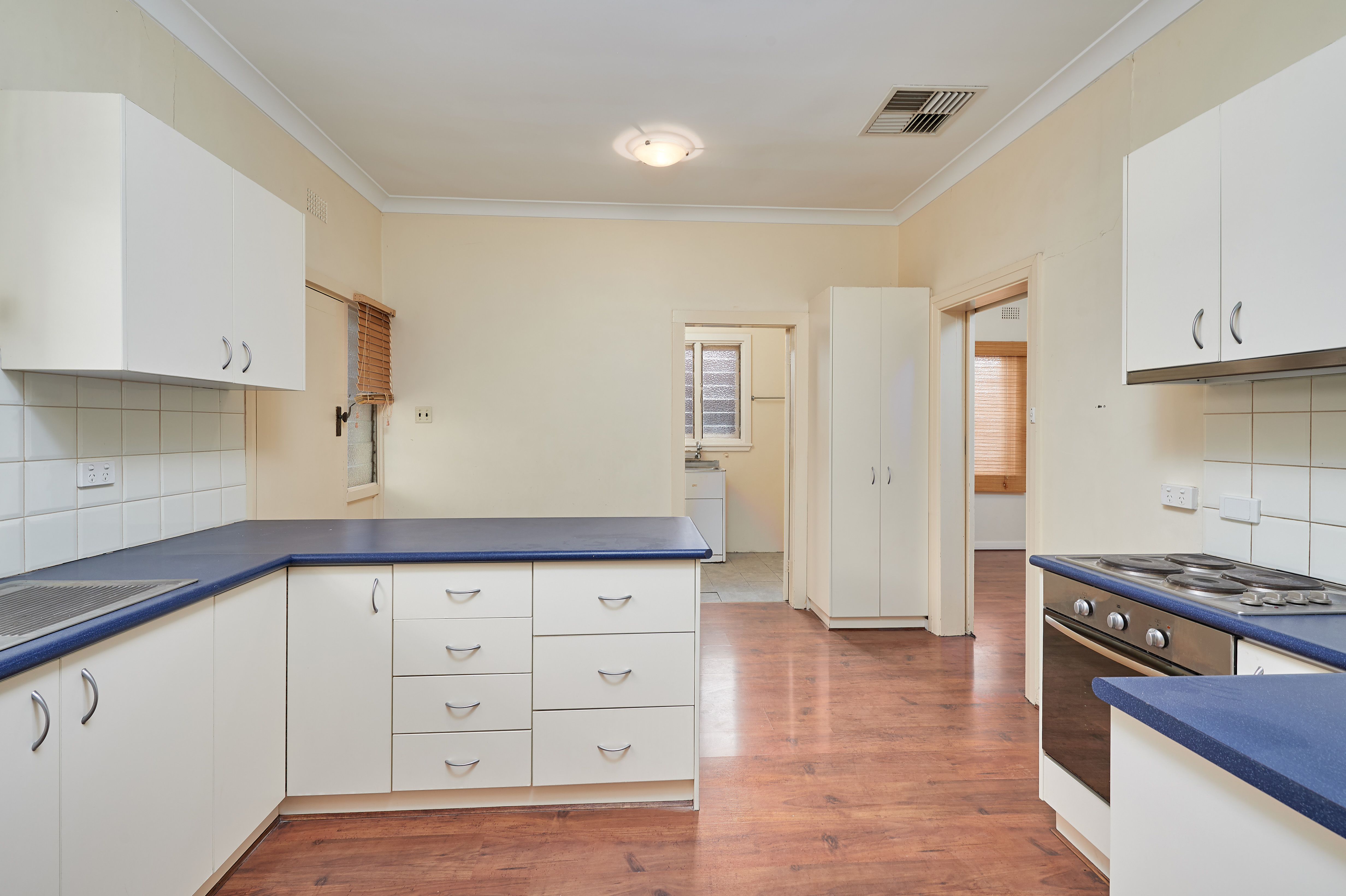 24 Halloran Street, Turvey Park, NSW 2650