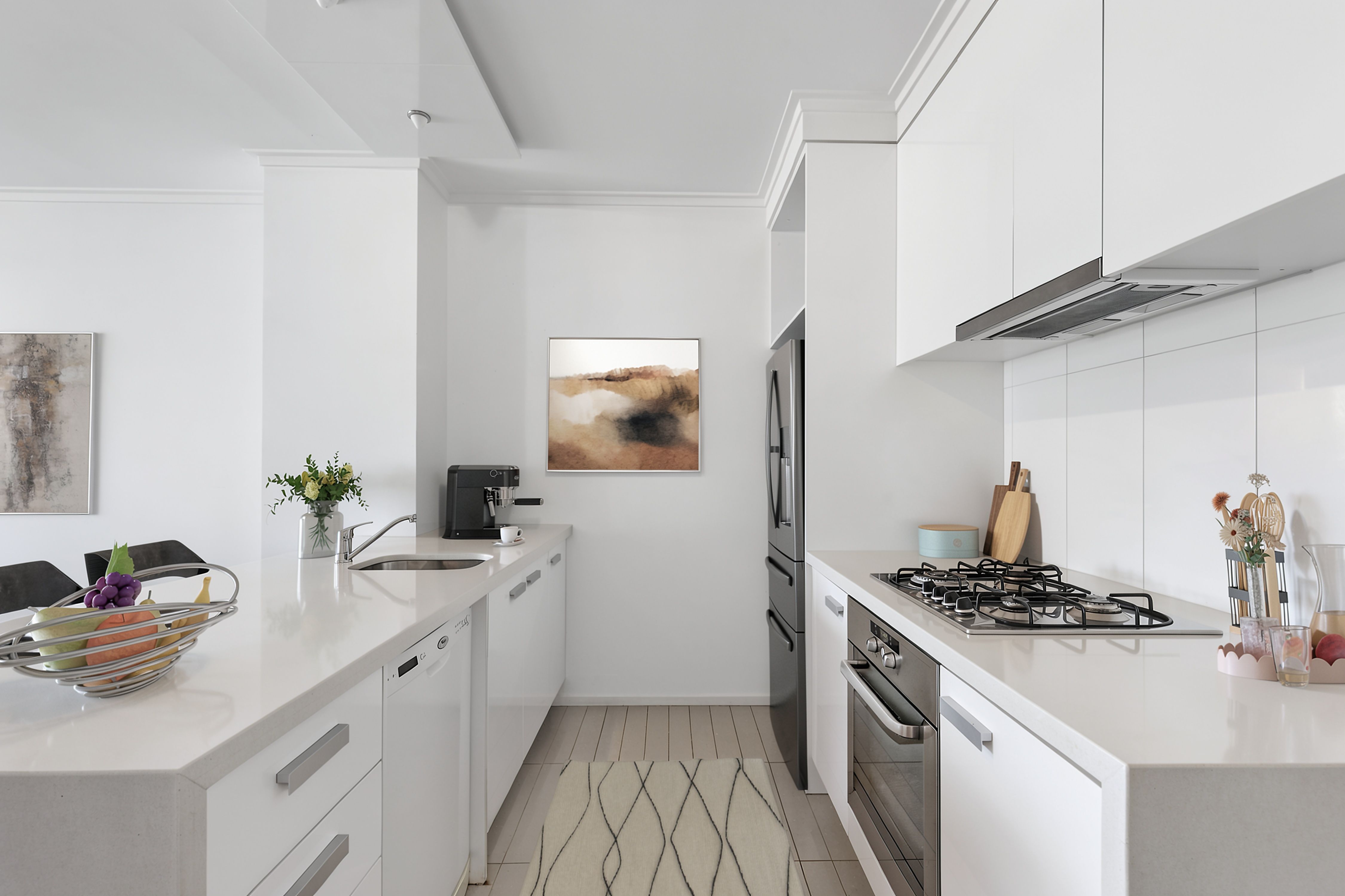 1508/63 Whiteman Street — photo 3 of 7