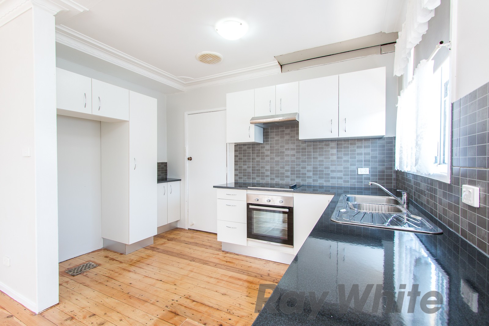 22 Conmurra Circuit, Shortland, NSW 2307