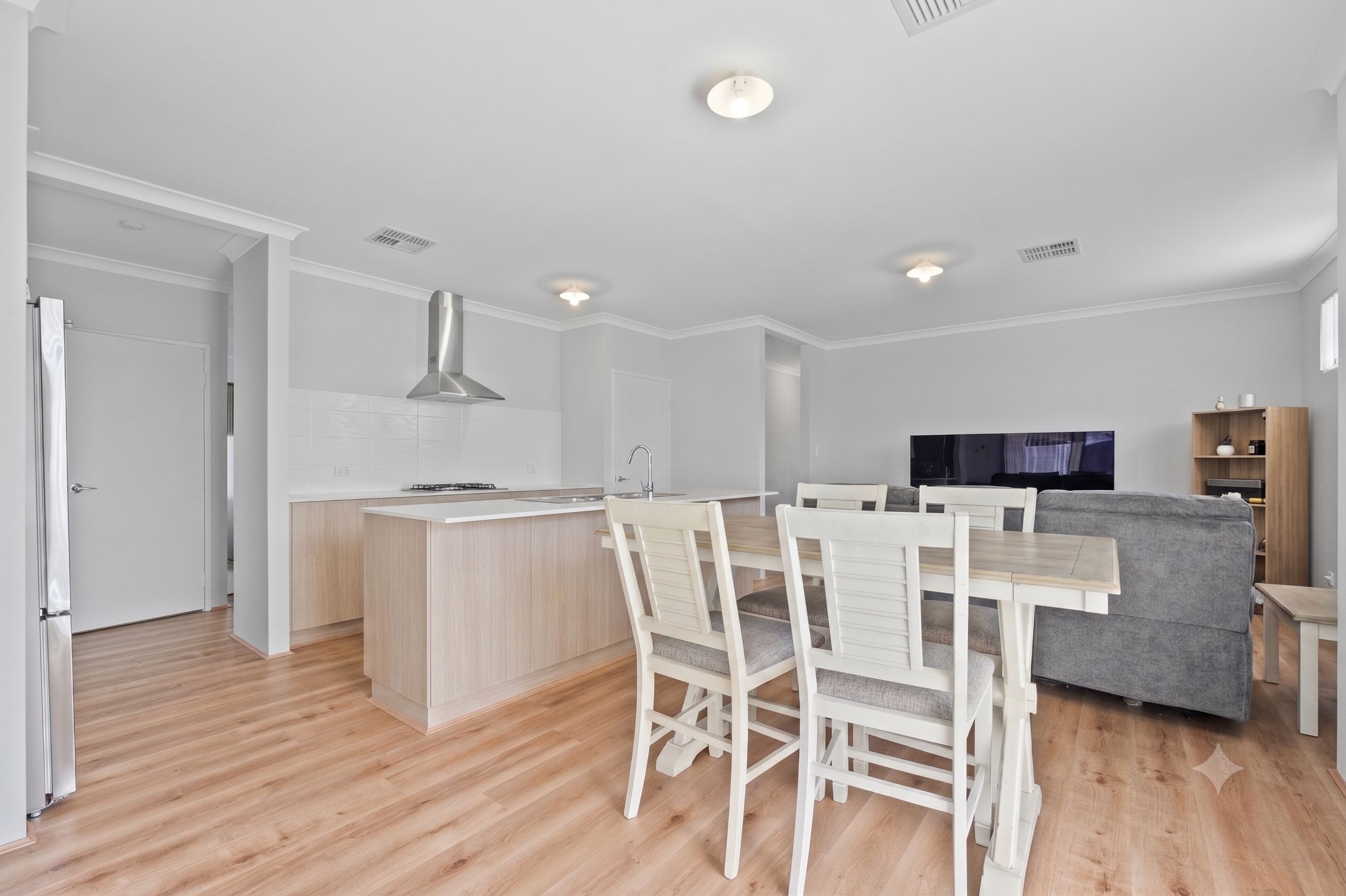 14 Gresham Boulevard — photo 8 of 30
