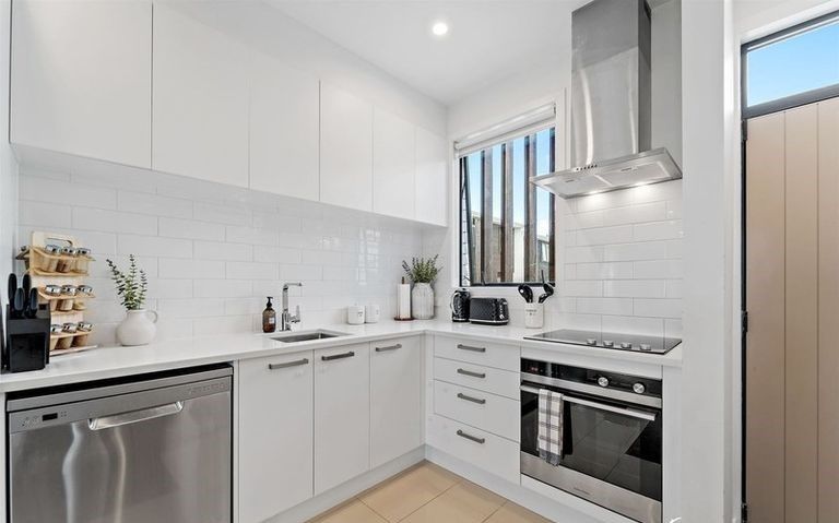 11/50 Ocean View Road, Northcote, North Shore City