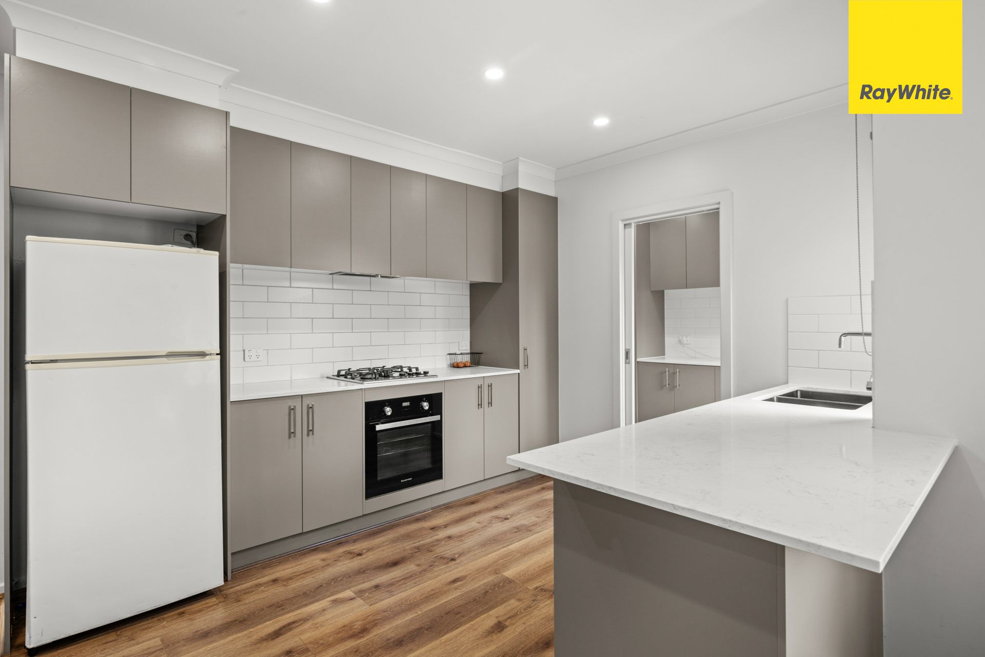 6 Harry Drive, THORNHILL PARK, VIC 3335