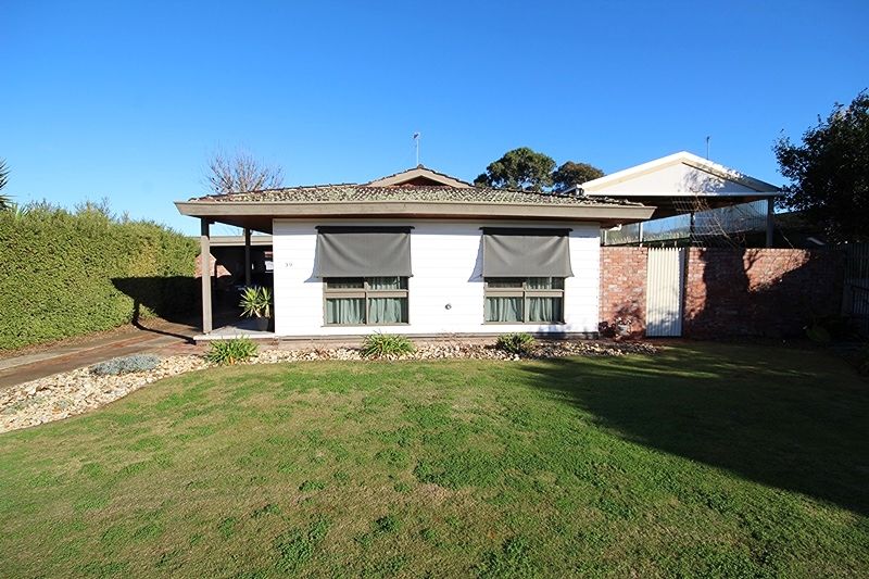 39 Alexander Avenue, Horsham VIC 3400
