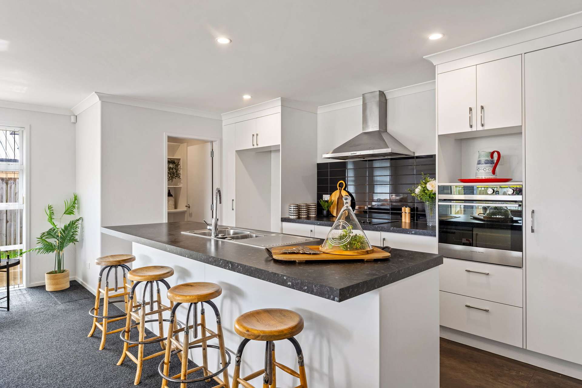 6 Dumas Place photo 2
