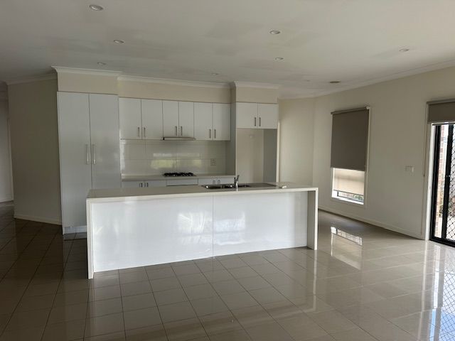 13 Witchazel Drive, South Morang, VIC 3752