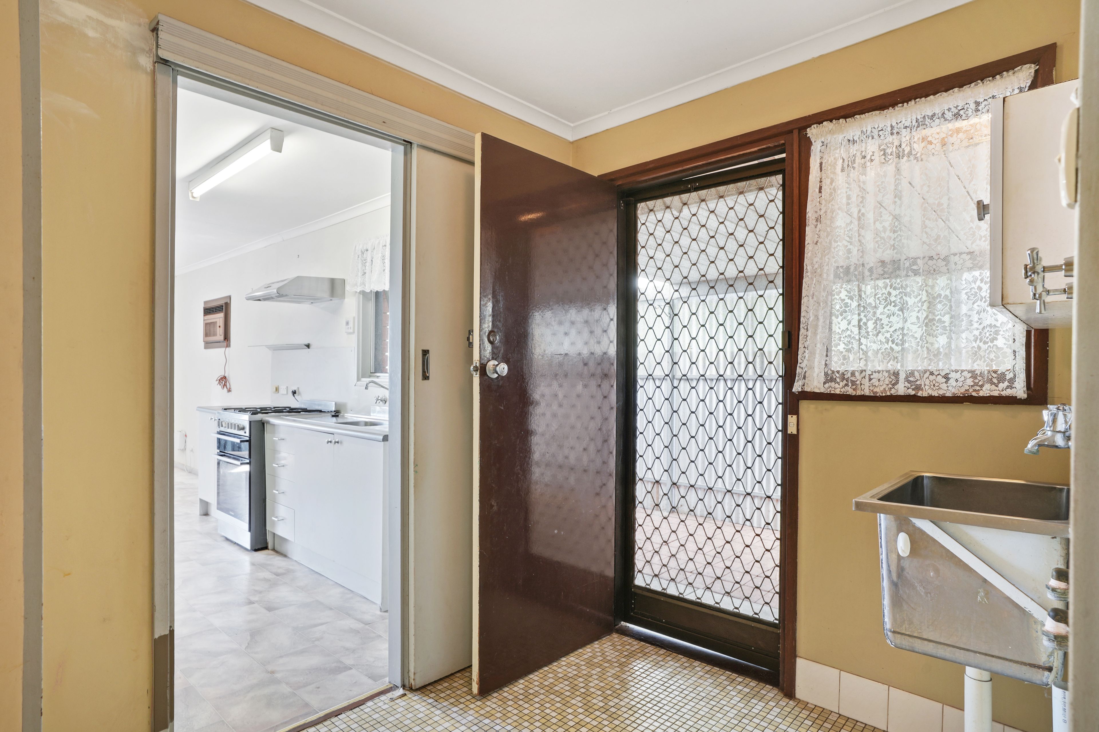 3 Lulama Crescent — photo 8 of 13
