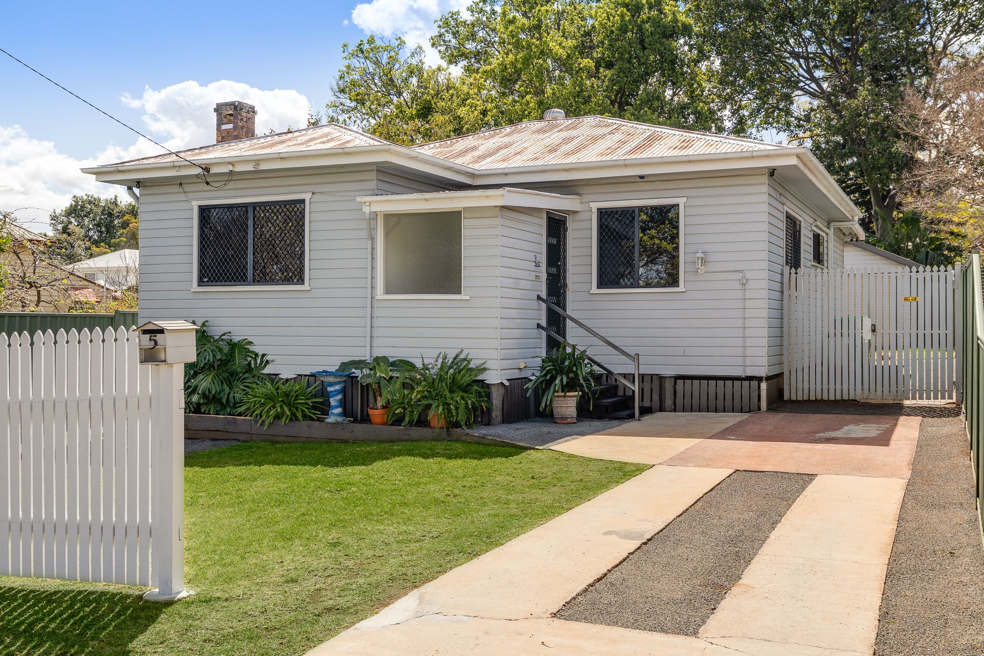 5 Chamberlain Street — photo 3 of 17