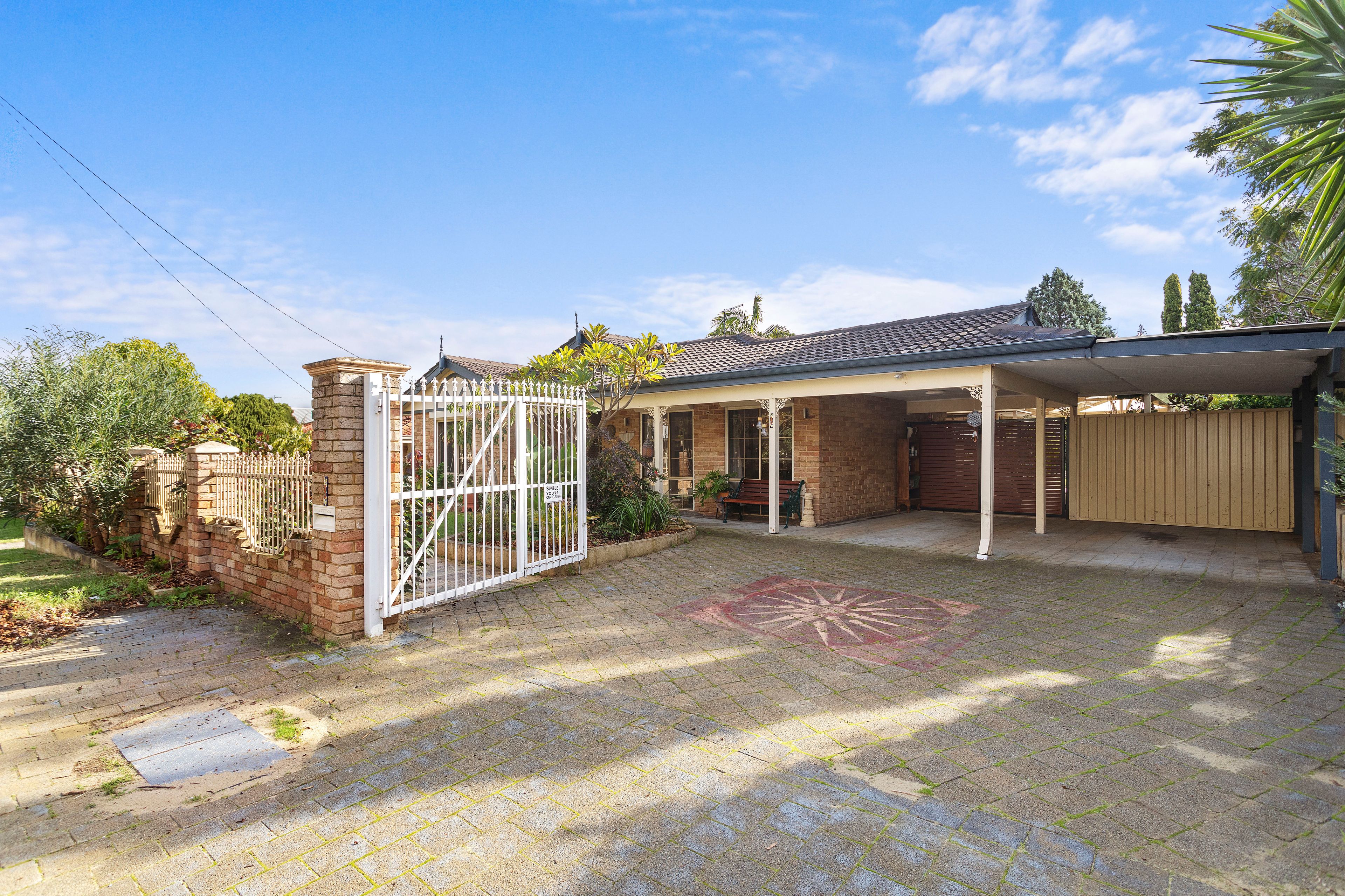 8 Kent Road, Marangaroo WA 6064