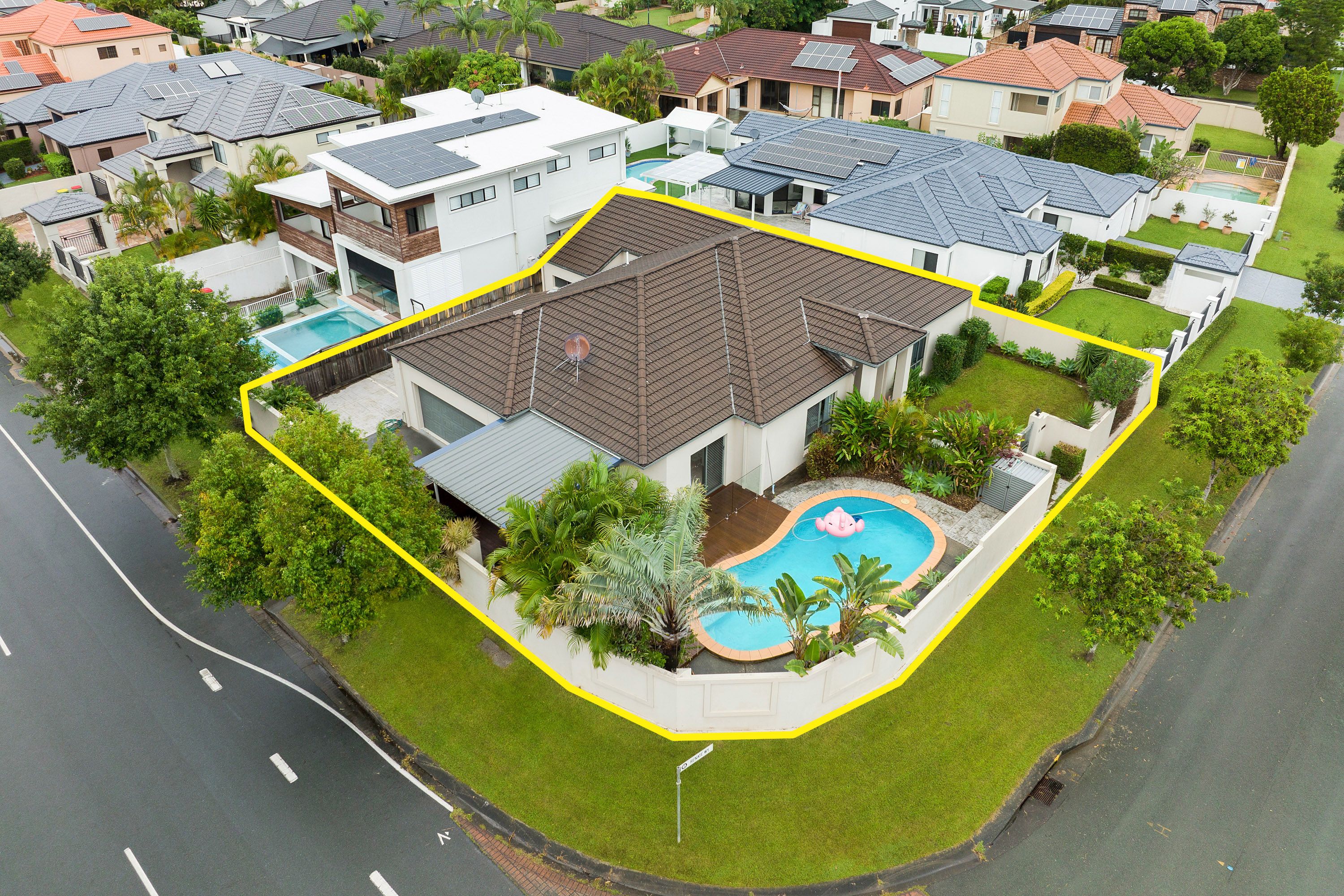 2 Renate Way, Benowa Waters, QLD 4217