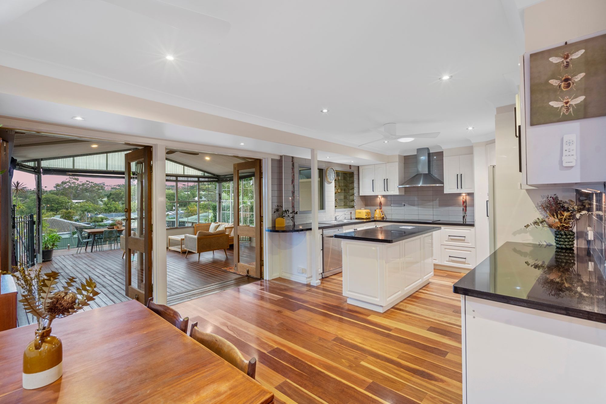 16 Mcleod Street, Highland Park, QLD 4211