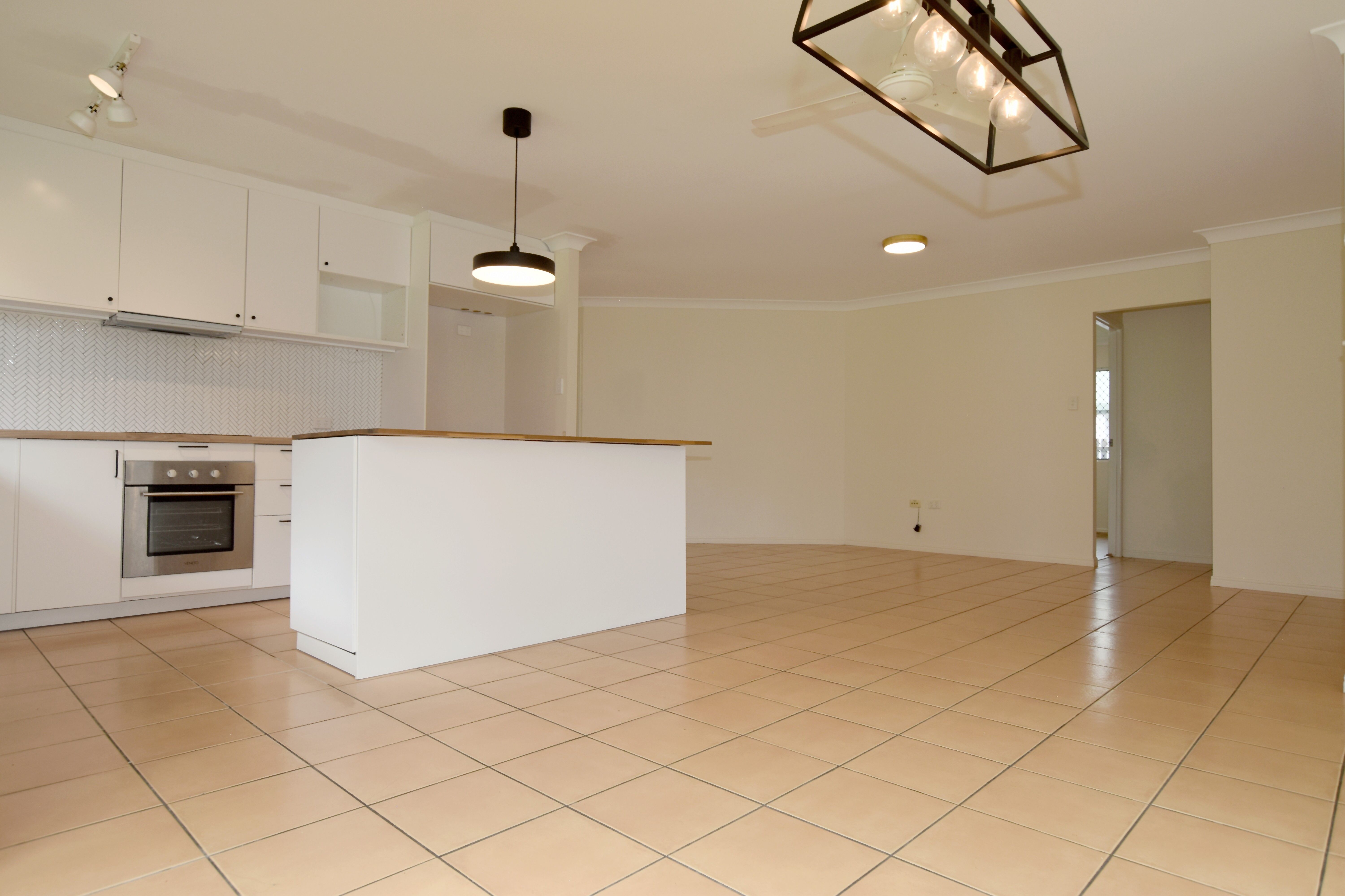 2 Links Court, Kin Kora, QLD 4680