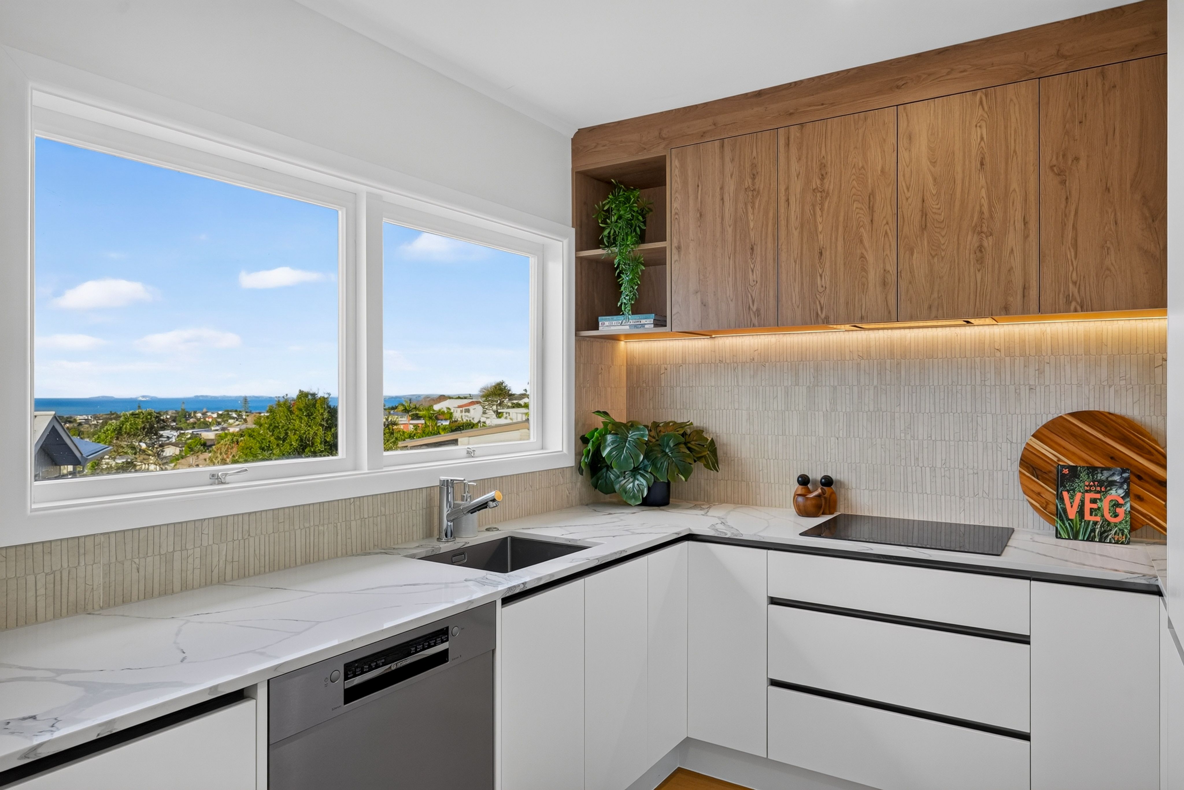 313 East Coast Road, Mairangi Bay, North Shore City