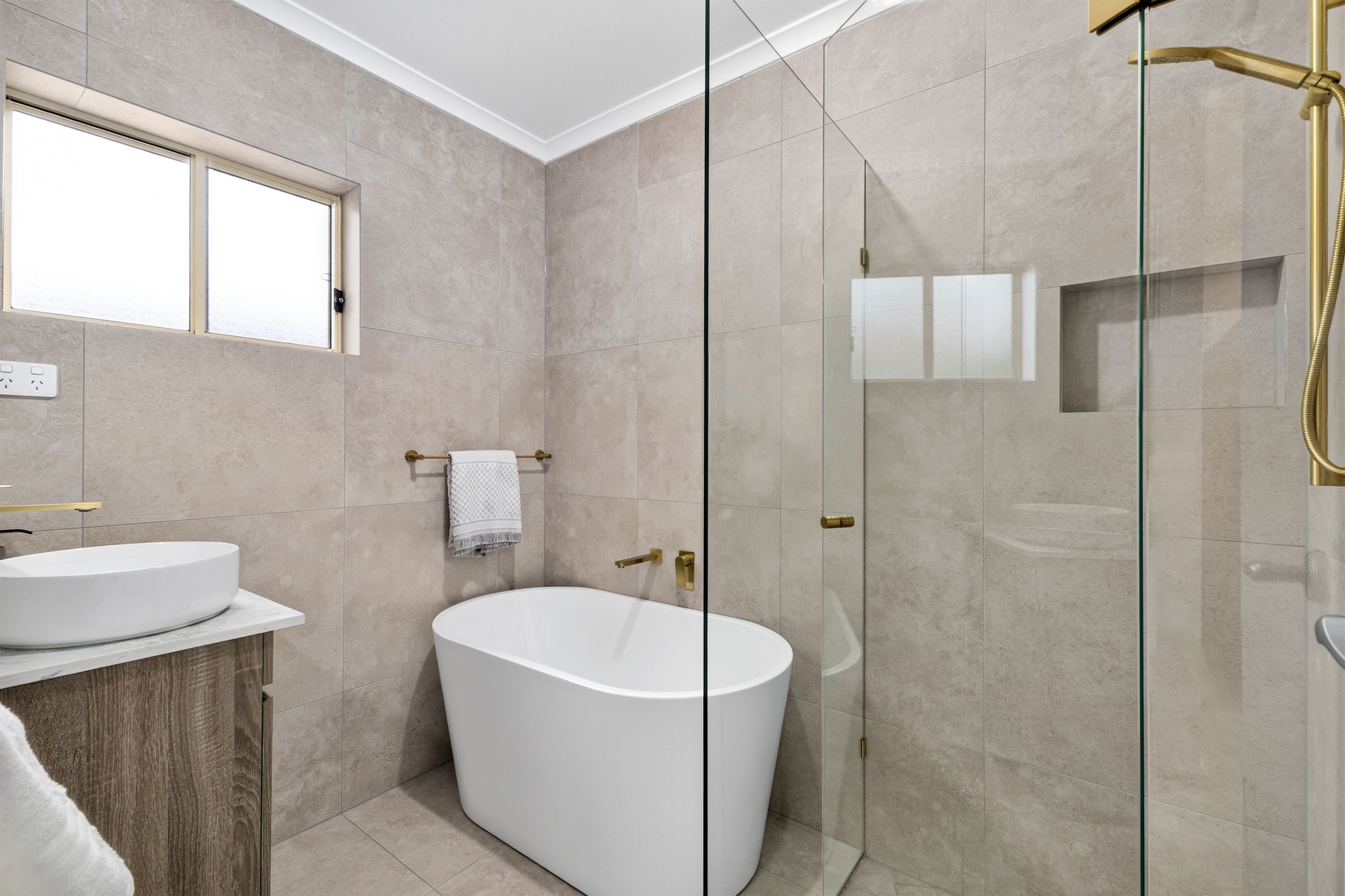 15B Britton Avenue — photo 11 of 18