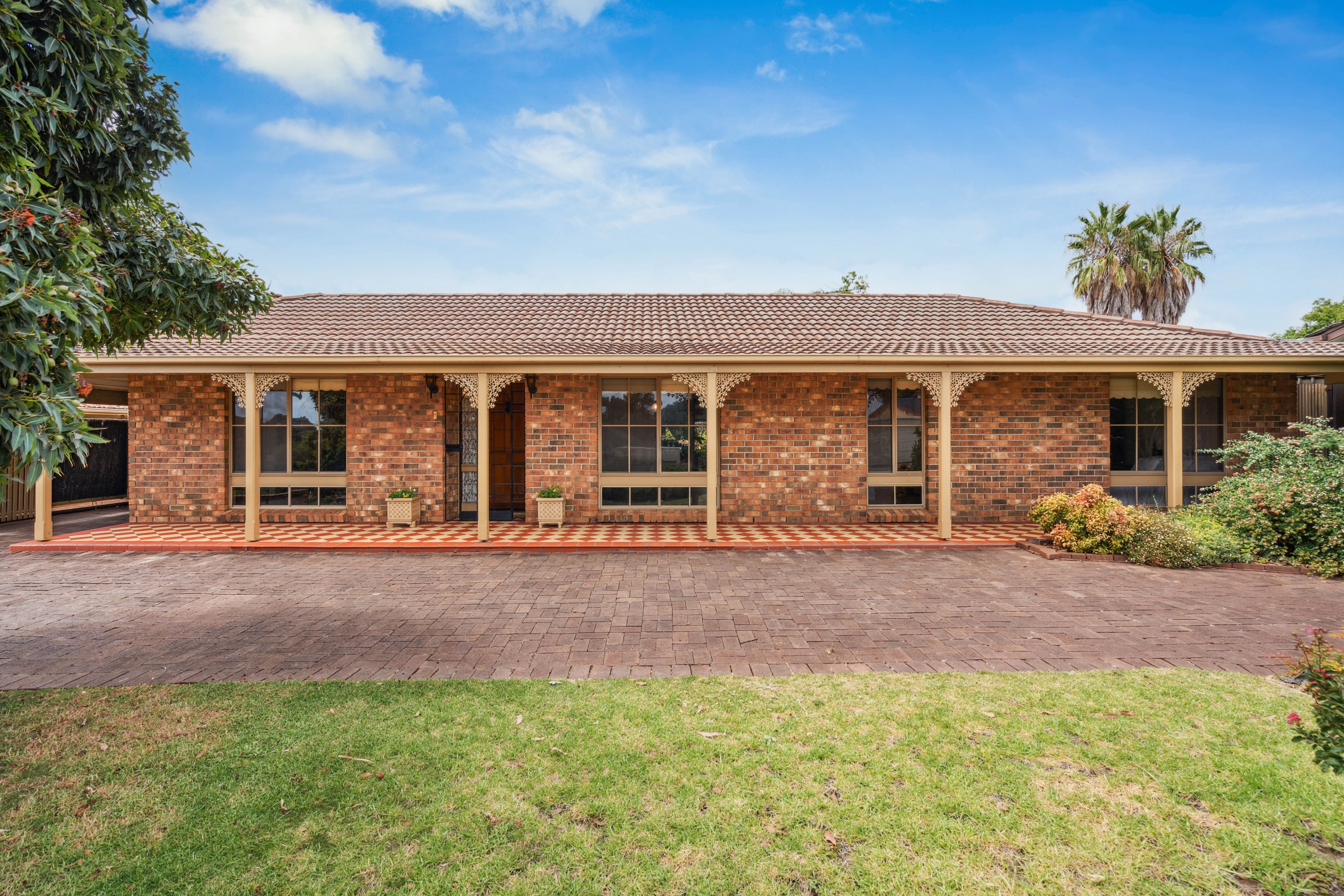 11 Robbie Drive, Reynella East, SA 5161