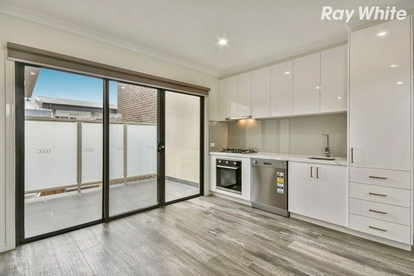 2/15 Stamford Crescent, Rowville, VIC 3178