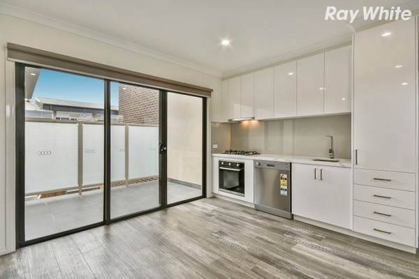 2/15 Stamford Crescent, Rowville, VIC 3178