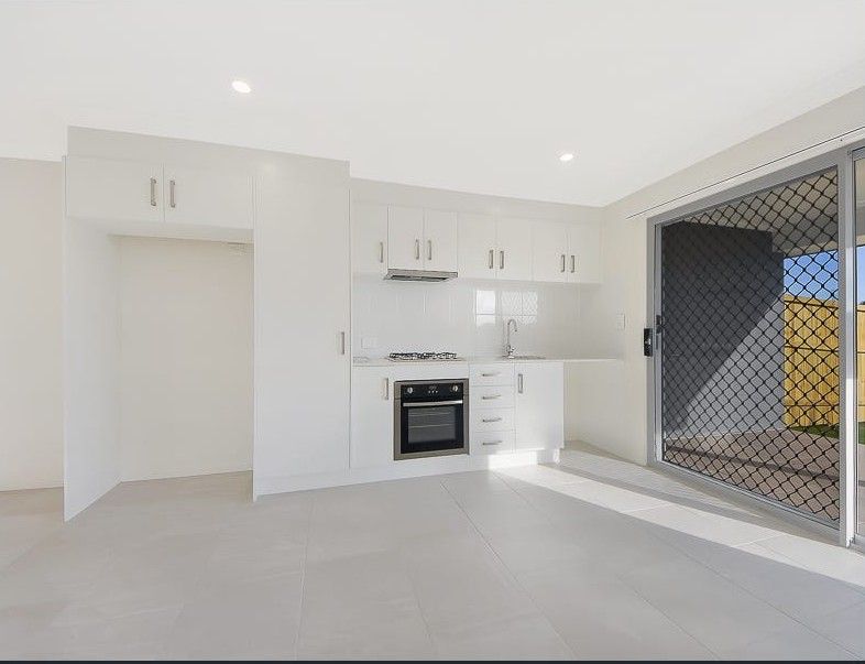 2/27 Rhea De Wit Drive, Ripley, QLD 4306