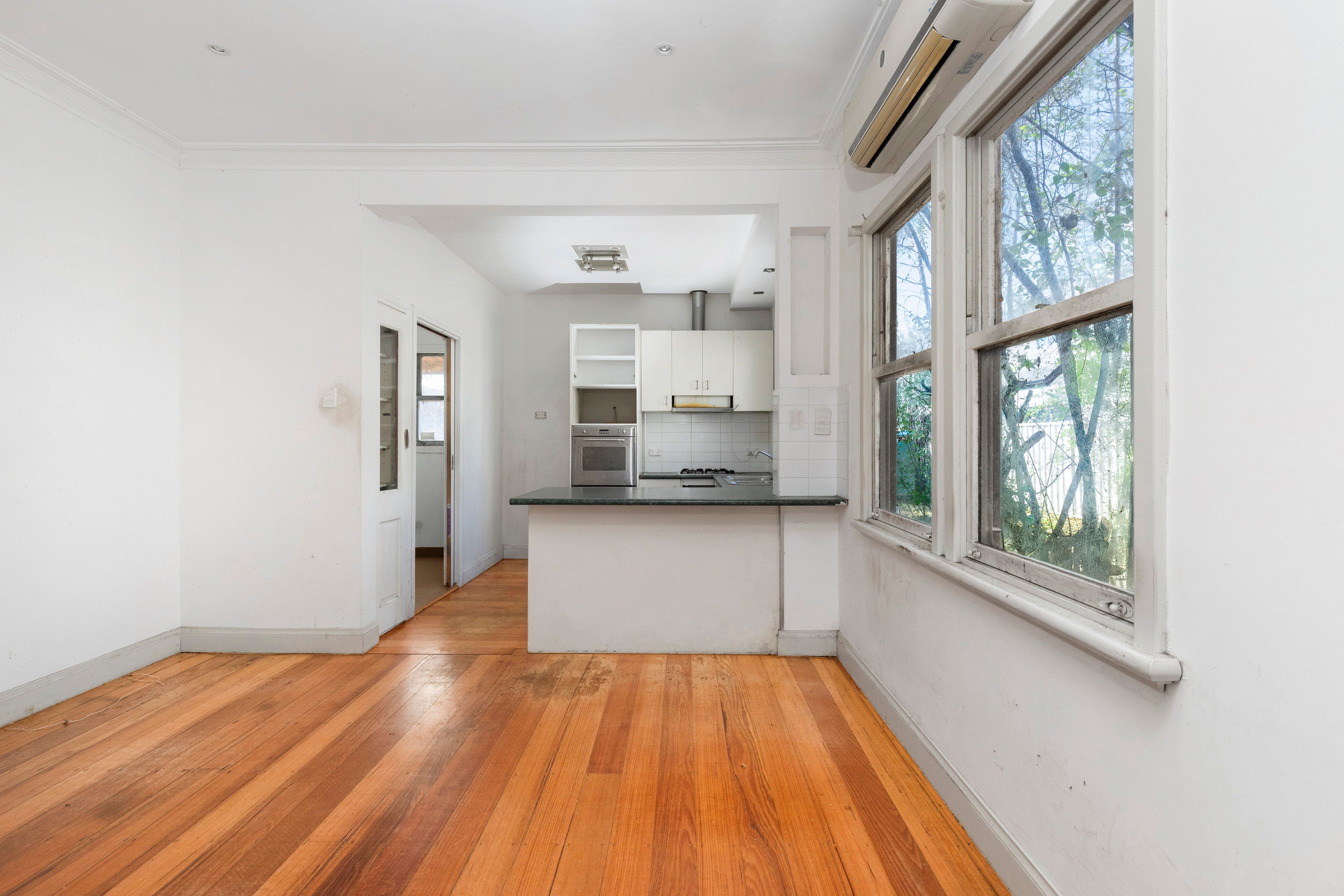 4 Wyalong Street — photo 7 of 14