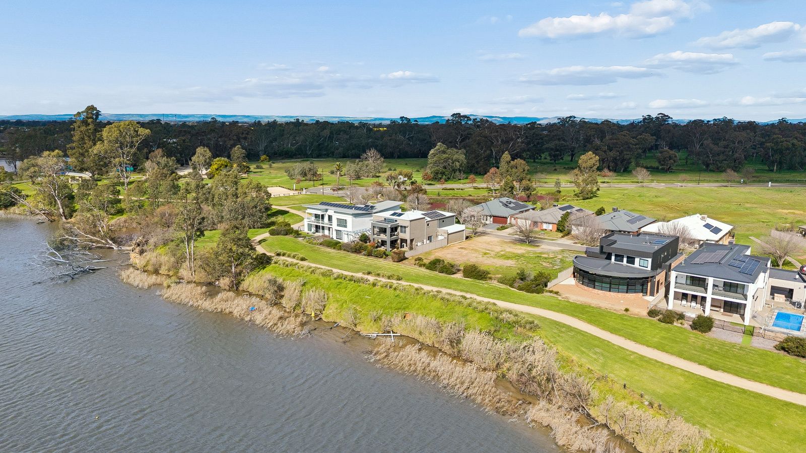6 Lakeside Drive — photo 7 of 10