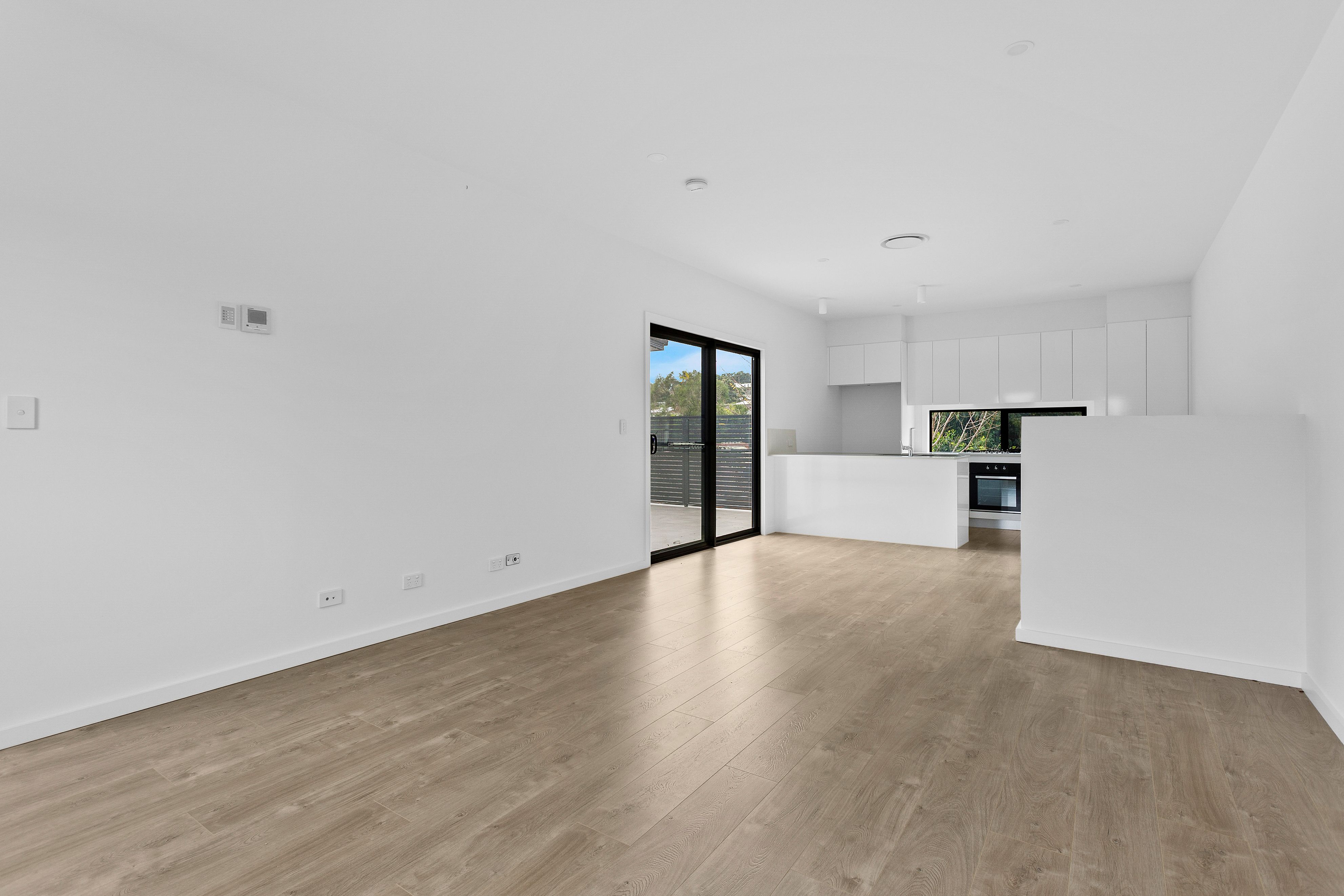 2/35 Pioneer Drive — photo 3 of 5