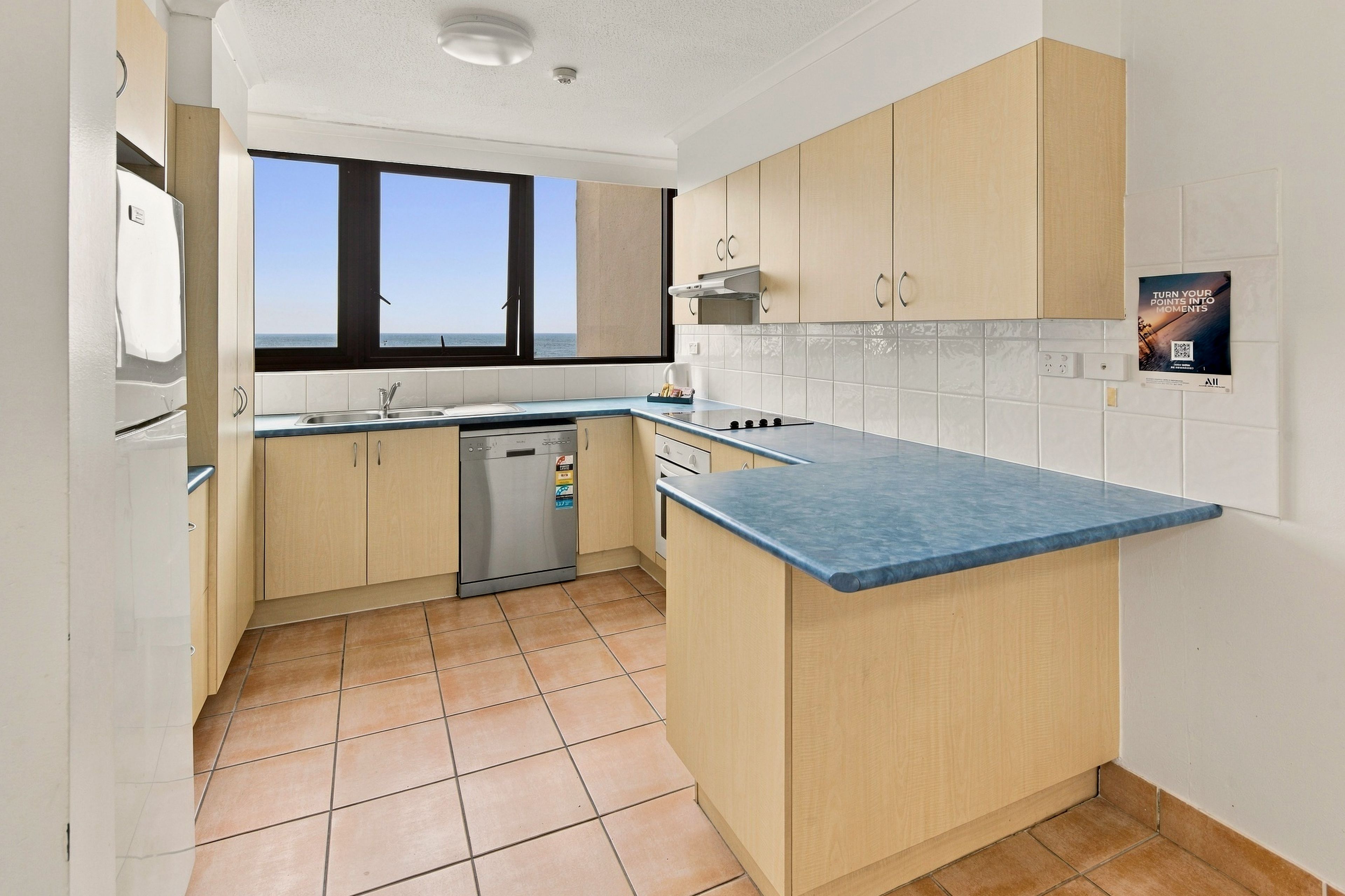 11B/3277 Surfers Paradise Boulevard — photo 8 of 17