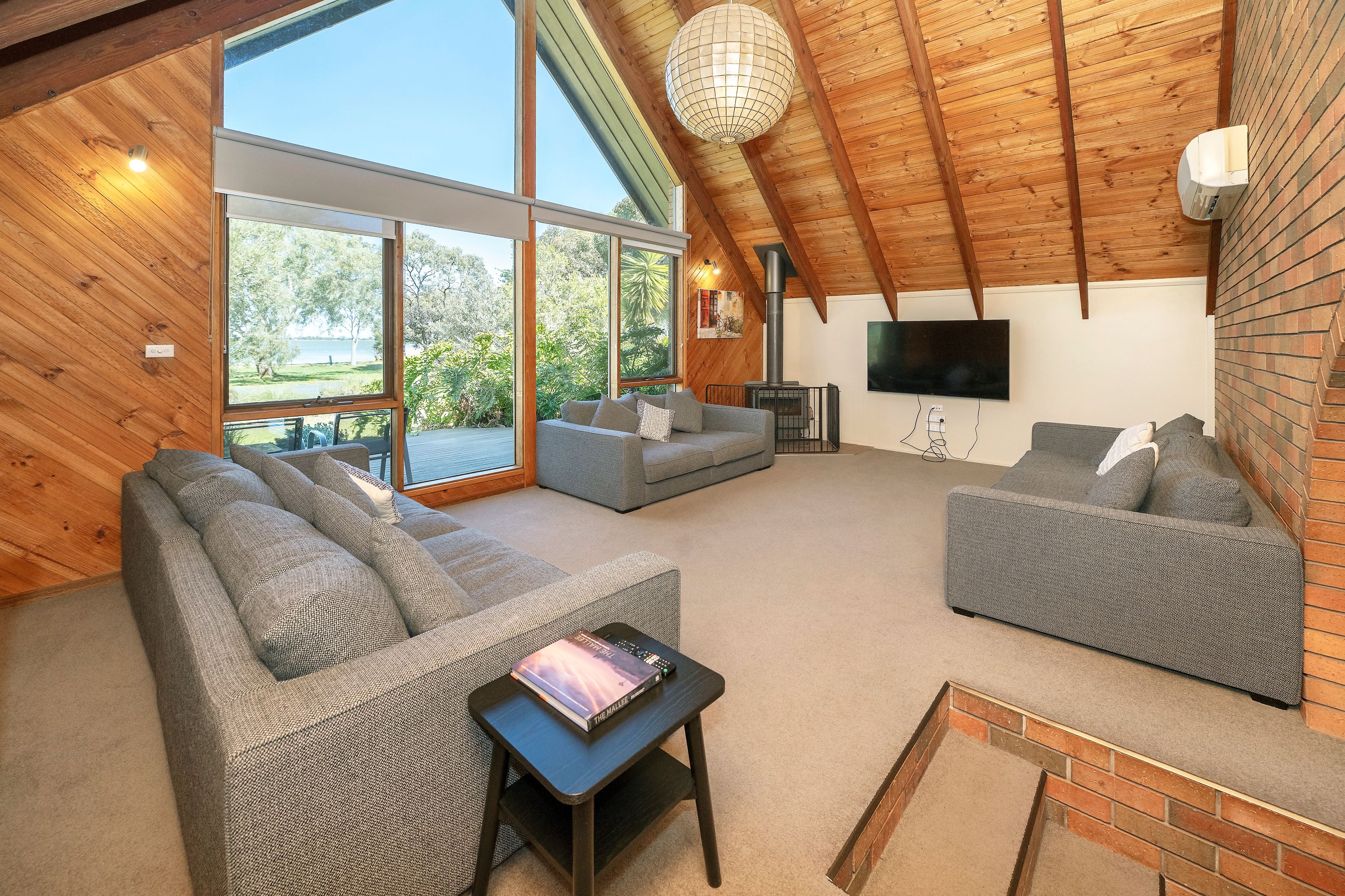 327 Lakeside Drive, Lake Boga, VIC 3584