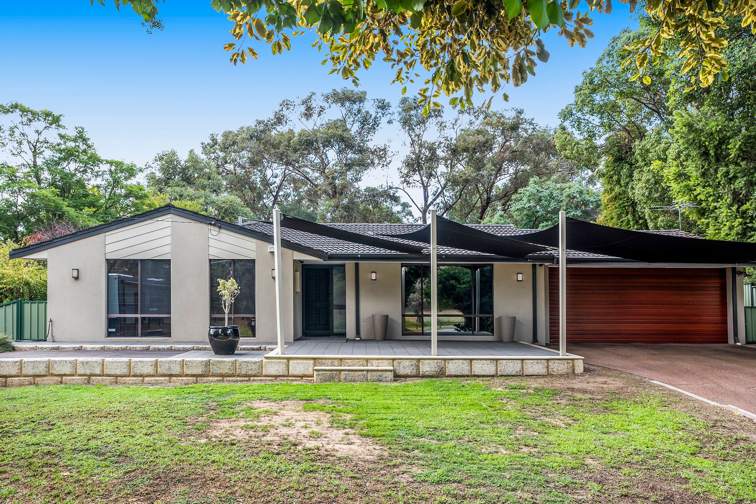 16 Fletcher Road, Lesmurdie WA 6076