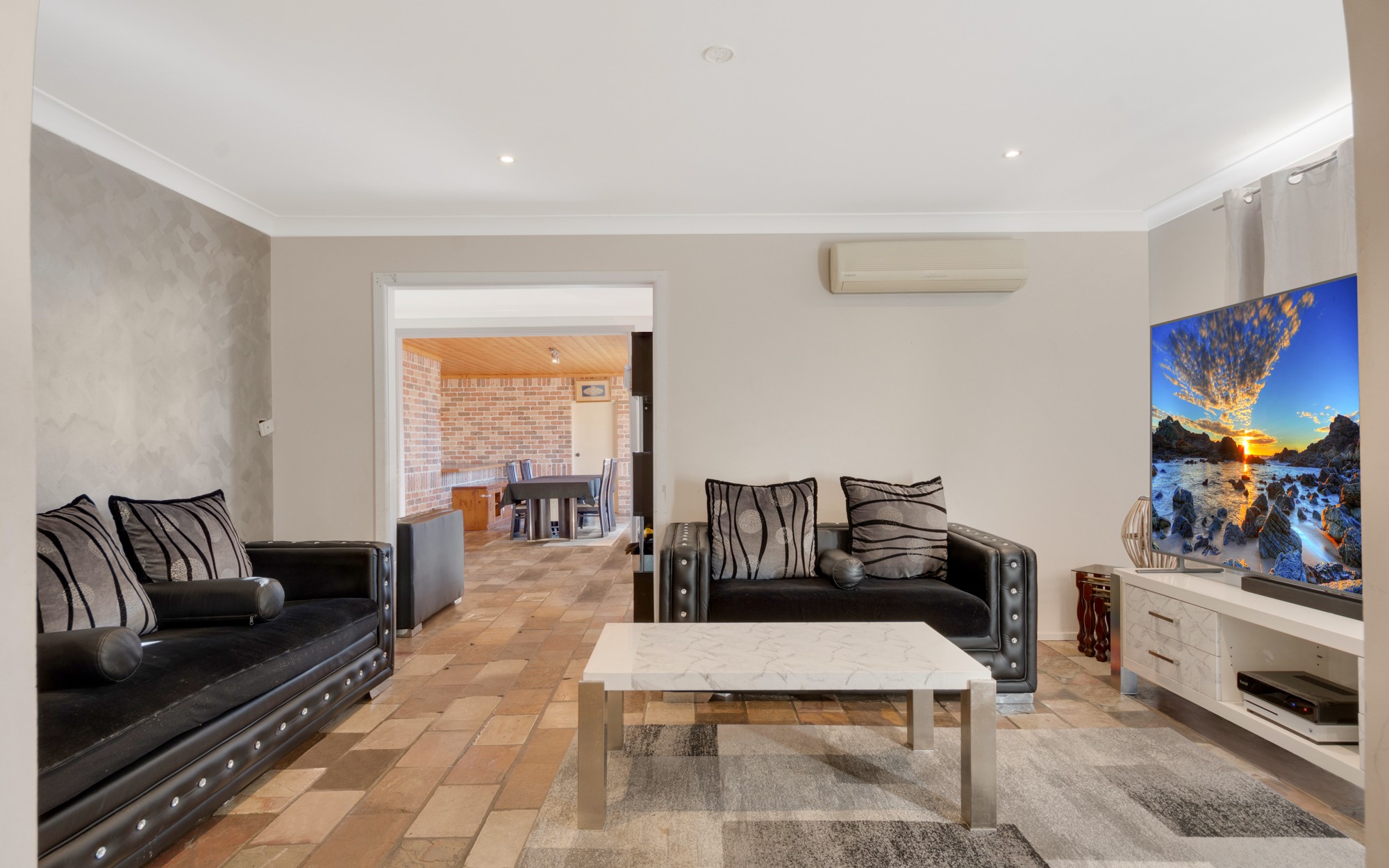 14 Jessica Place, Rosemeadow, NSW 2560