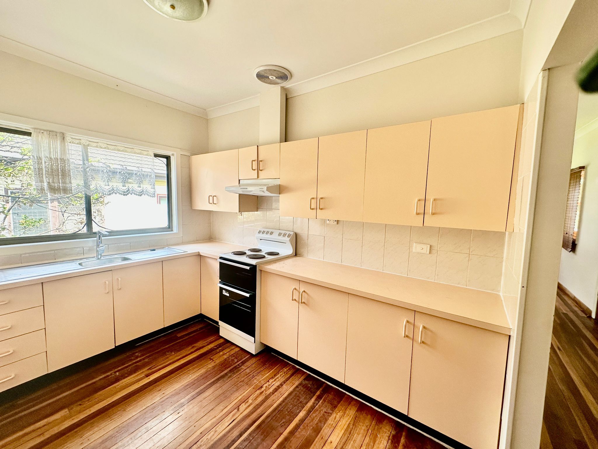77 Caloola Avenue — photo 3 of 6