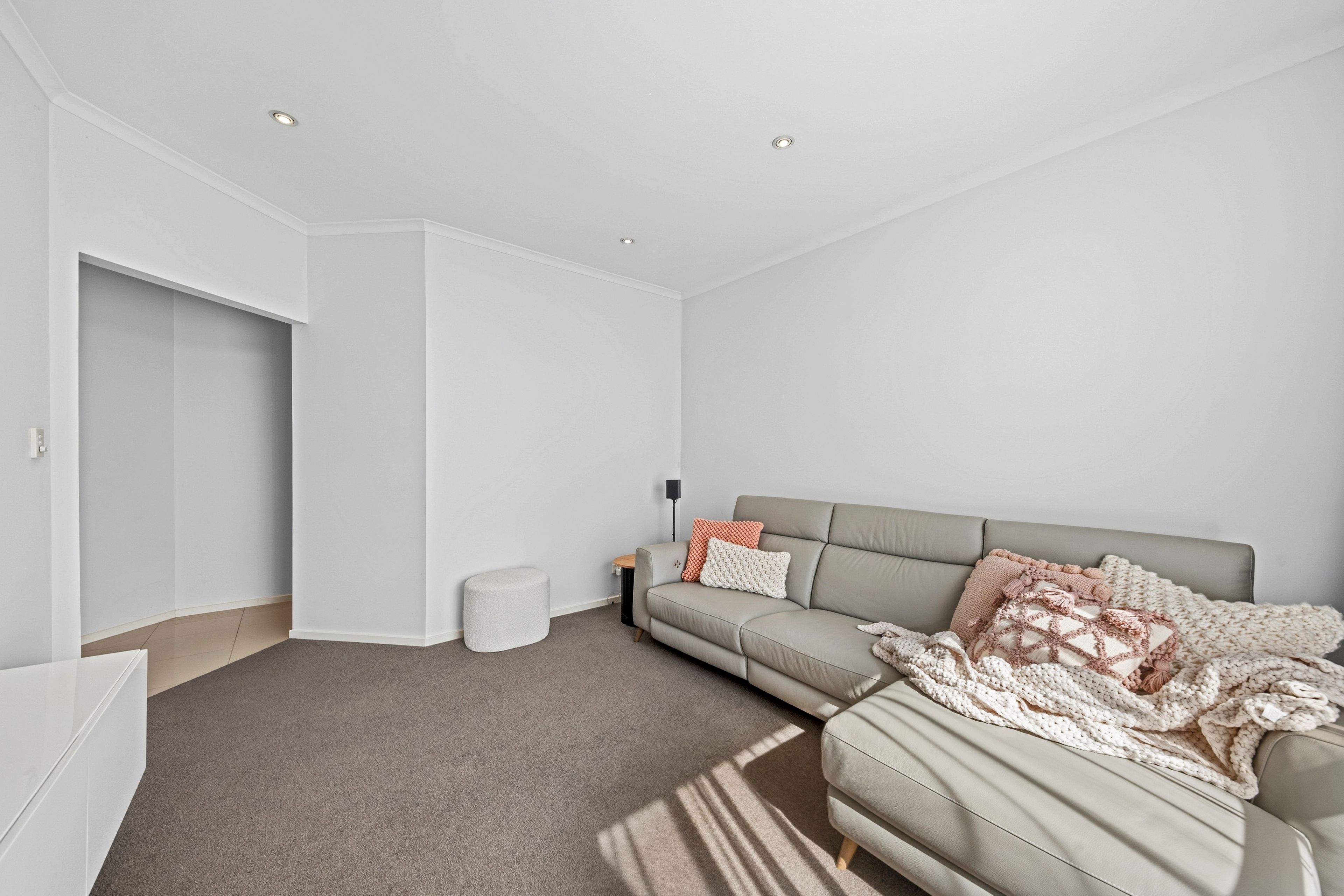 20 Warner Avenue — photo 6 of 18
